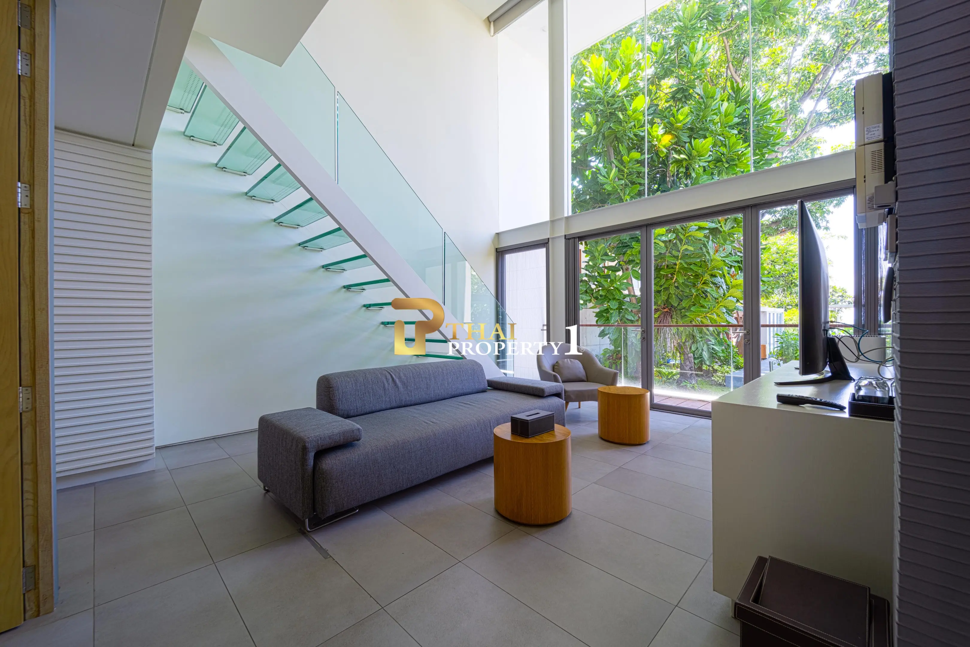 Hua Hin Beach - 5-Bedroom Beach Front Resort Style Villa In Town