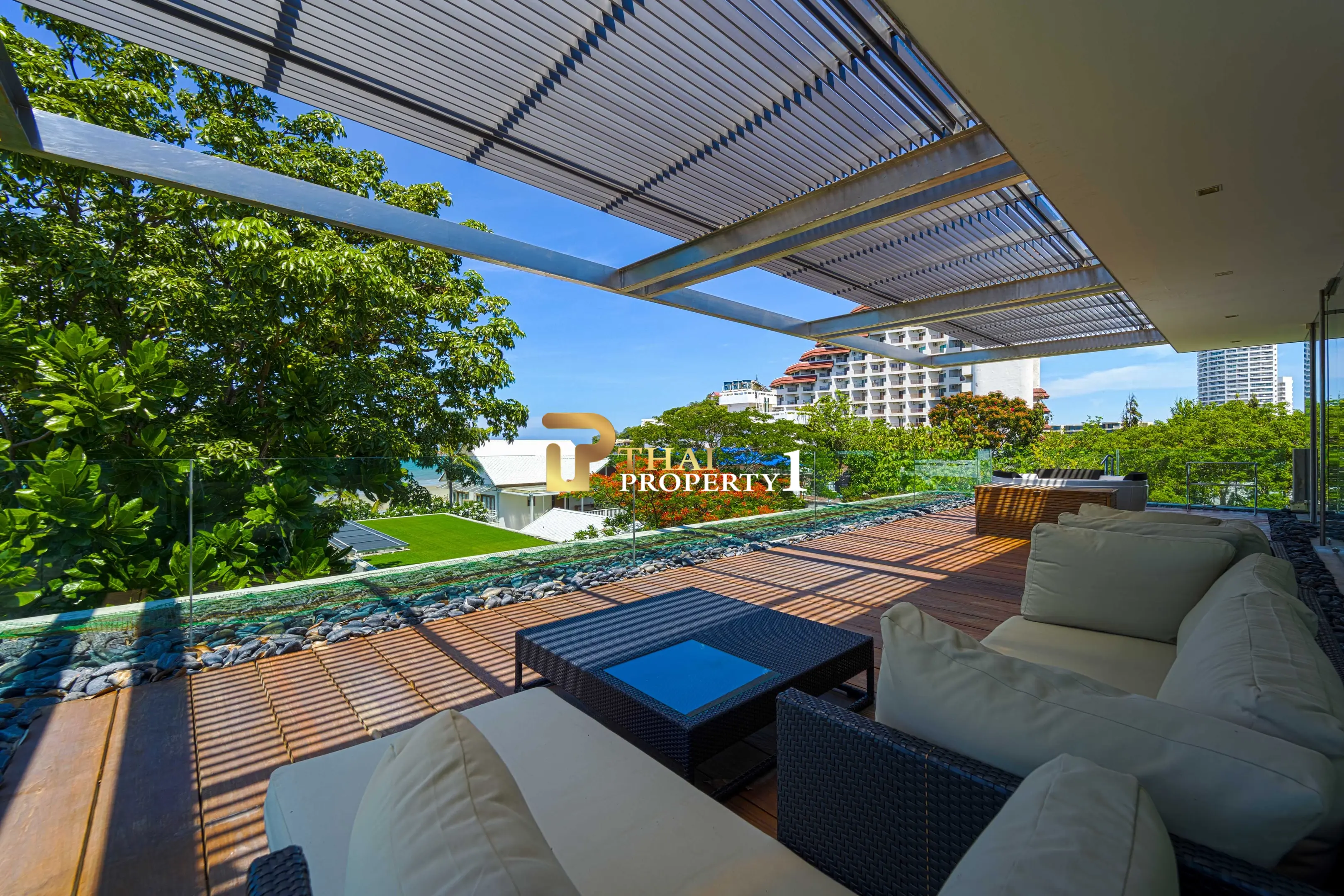 Hua Hin Beach - 5-Bedroom Beach Front Resort Style Villa In Town