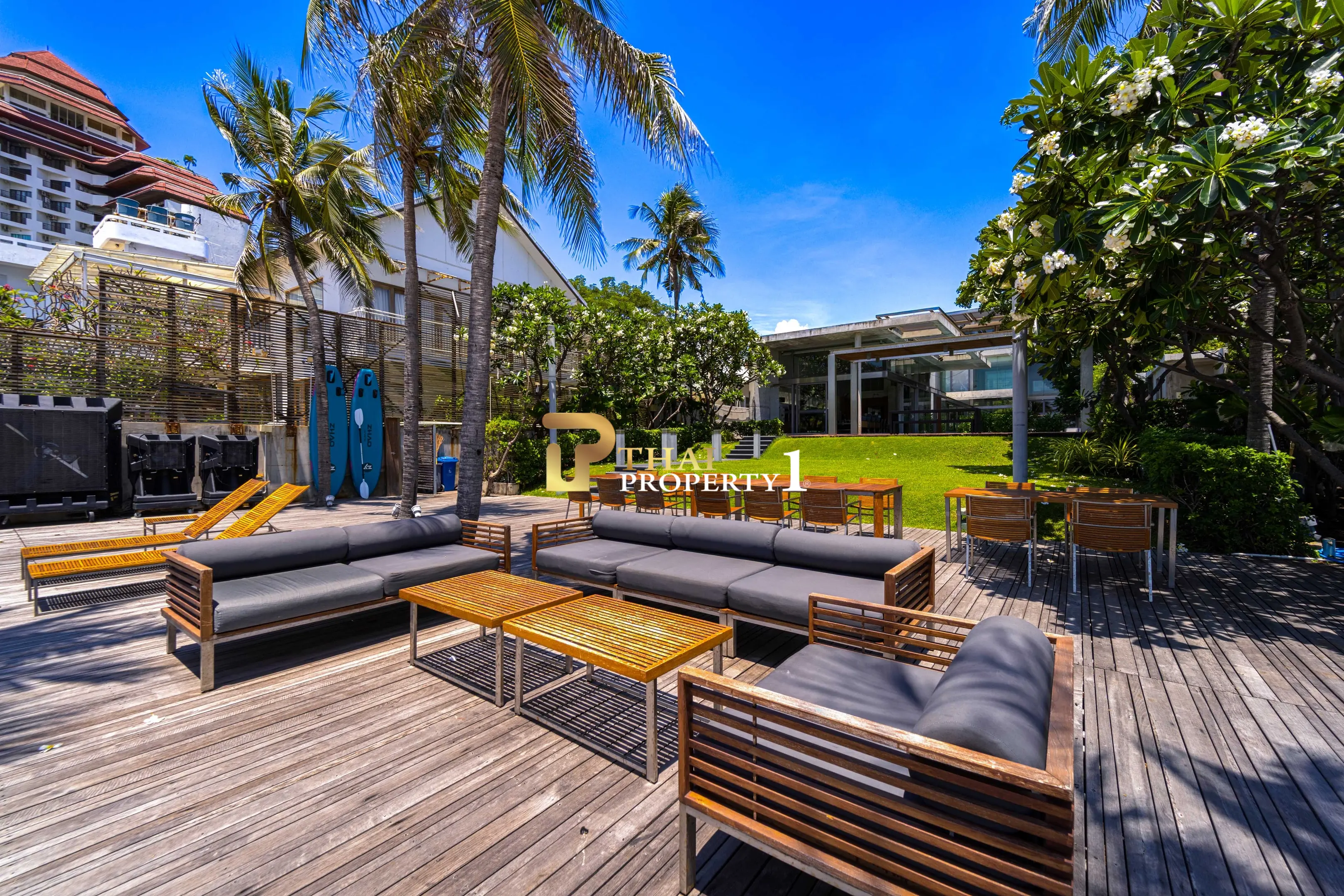 Hua Hin Beach - 5-Bedroom Beach Front Resort Style Villa In Town