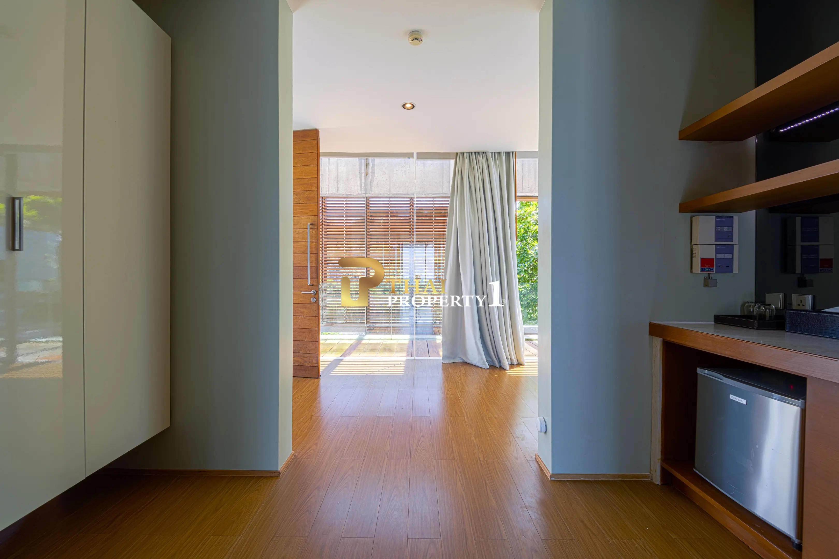 Hua Hin Beach - 5-Bedroom Beach Front Resort Style Villa In Town
