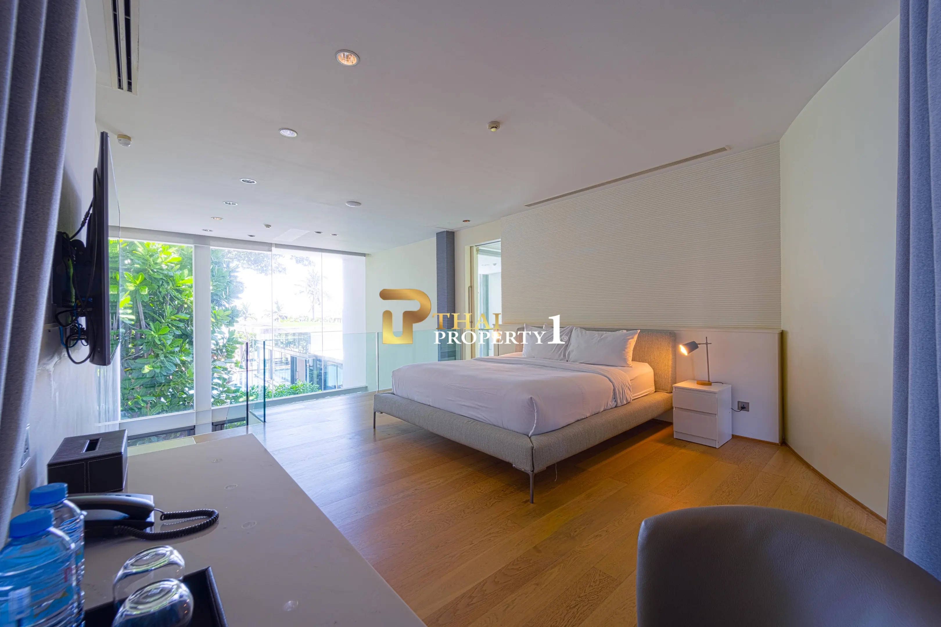 Hua Hin Beach - 5-Bedroom Beach Front Resort Style Villa In Town