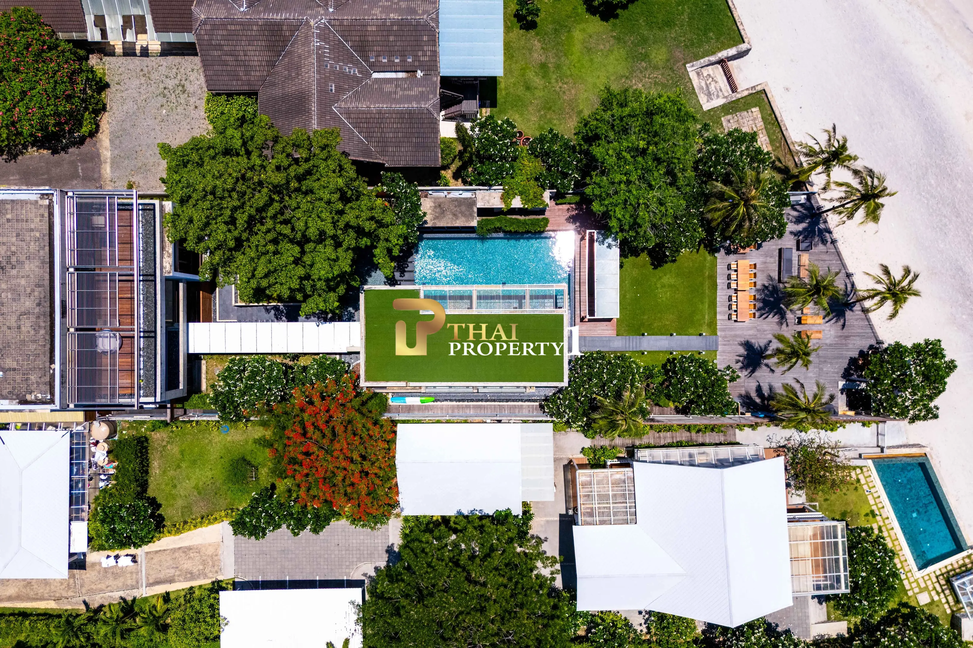 Hua Hin Beach - 5-Bedroom Beach Front Resort Style Villa In Town