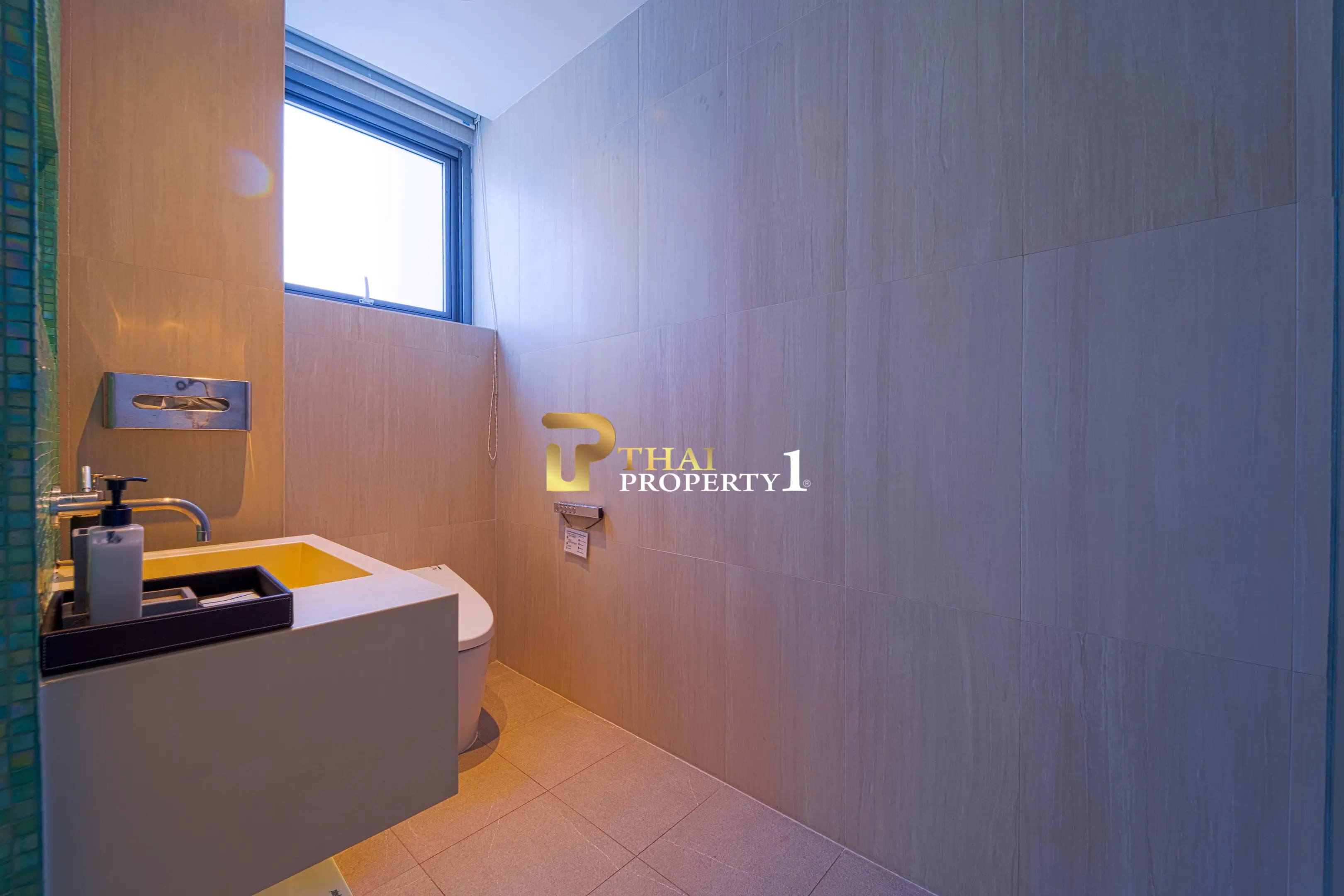 Hua Hin Beach - 5-Bedroom Beach Front Resort Style Villa In Town