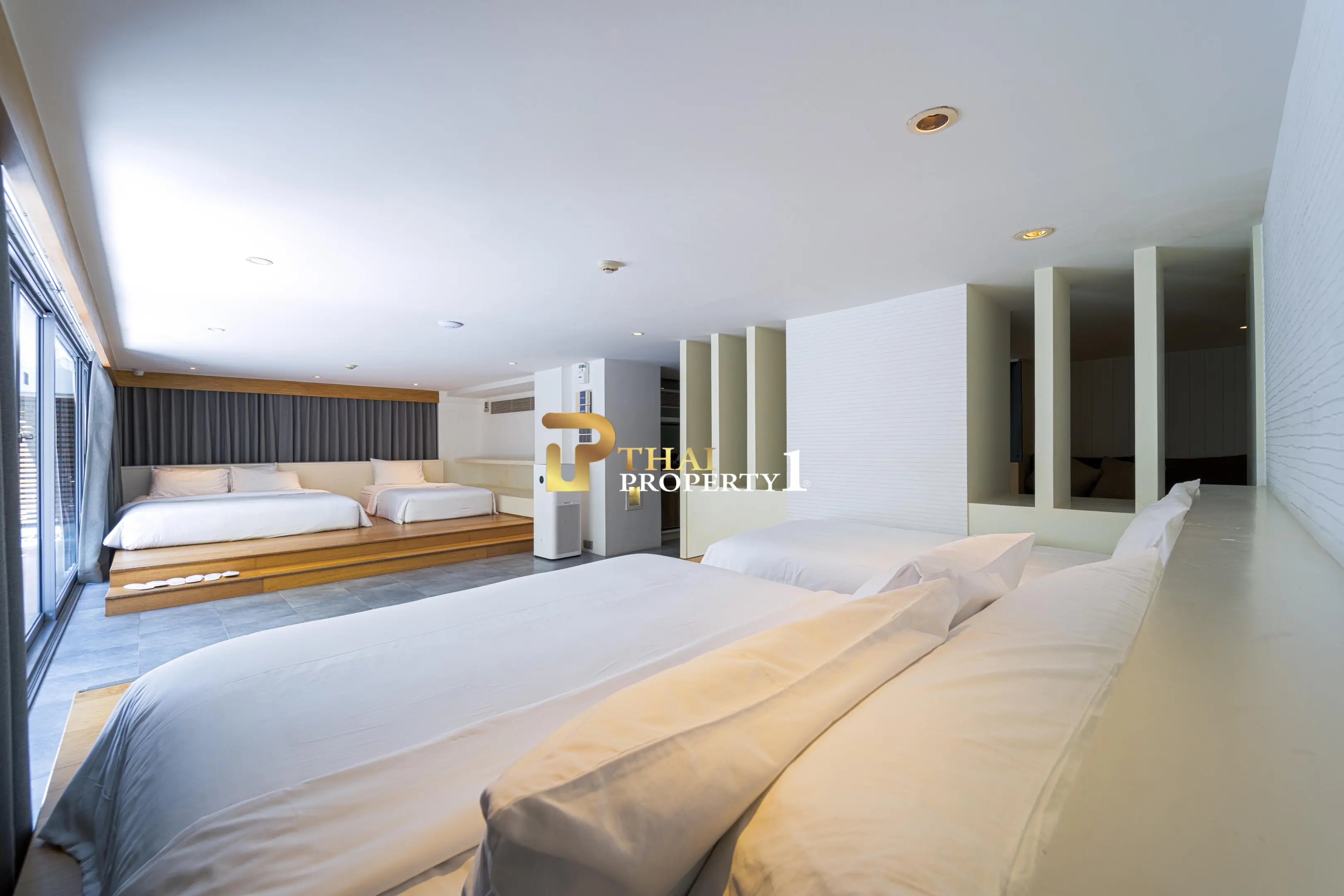 Hua Hin Beach - 5-Bedroom Beach Front Resort Style Villa In Town