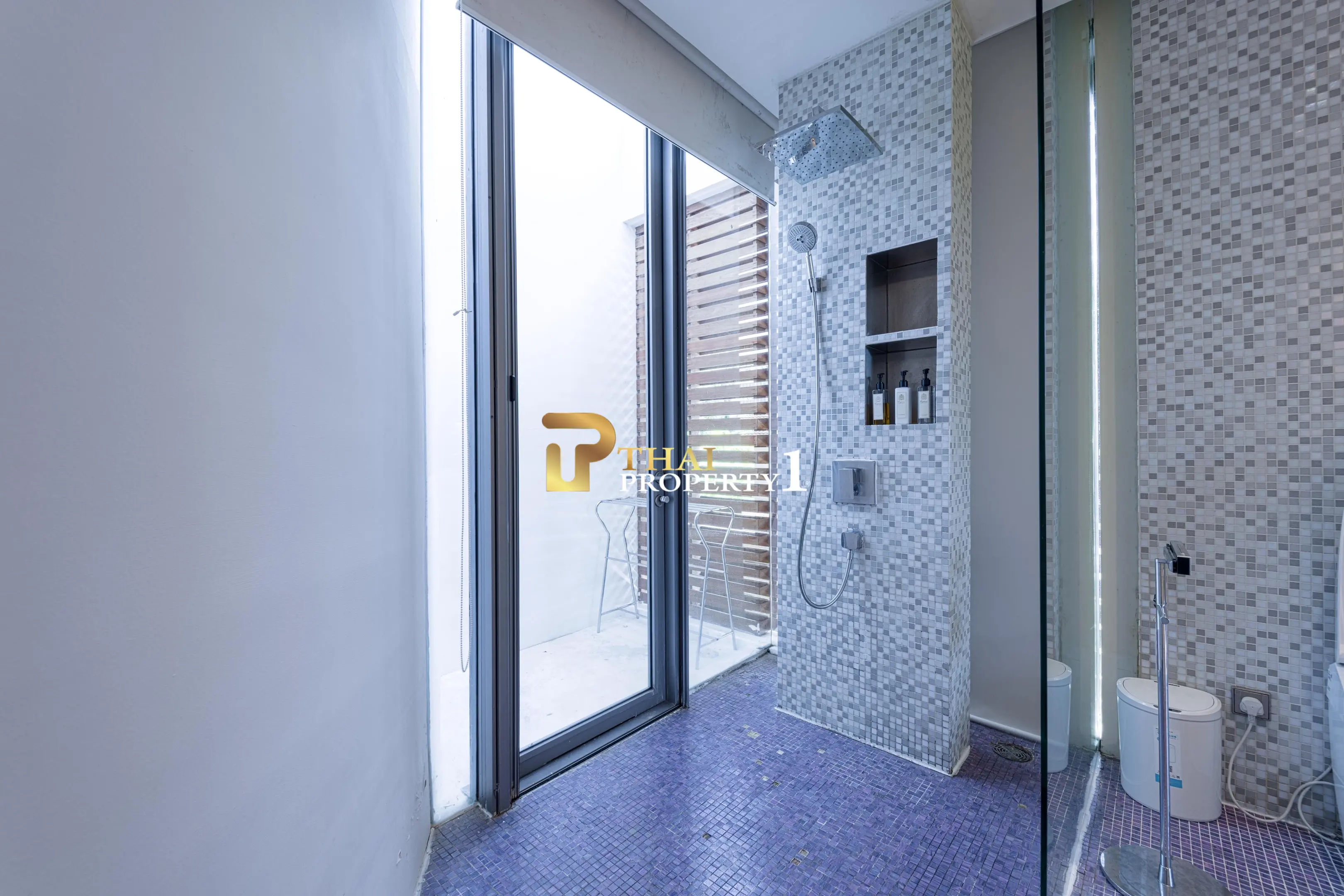 Hua Hin Beach - 5-Bedroom Beach Front Resort Style Villa In Town