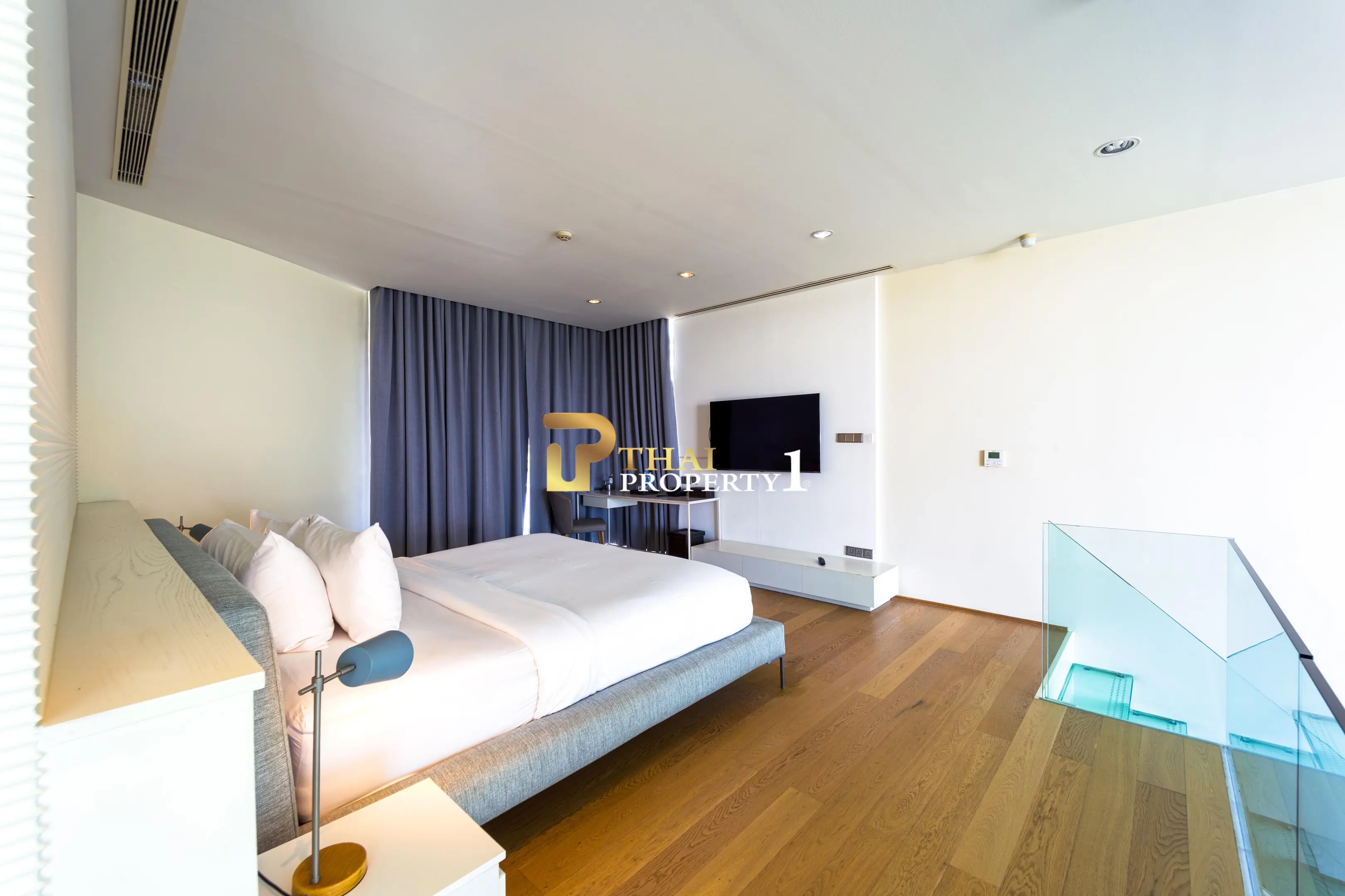Hua Hin Beach - 5-Bedroom Beach Front Resort Style Villa In Town