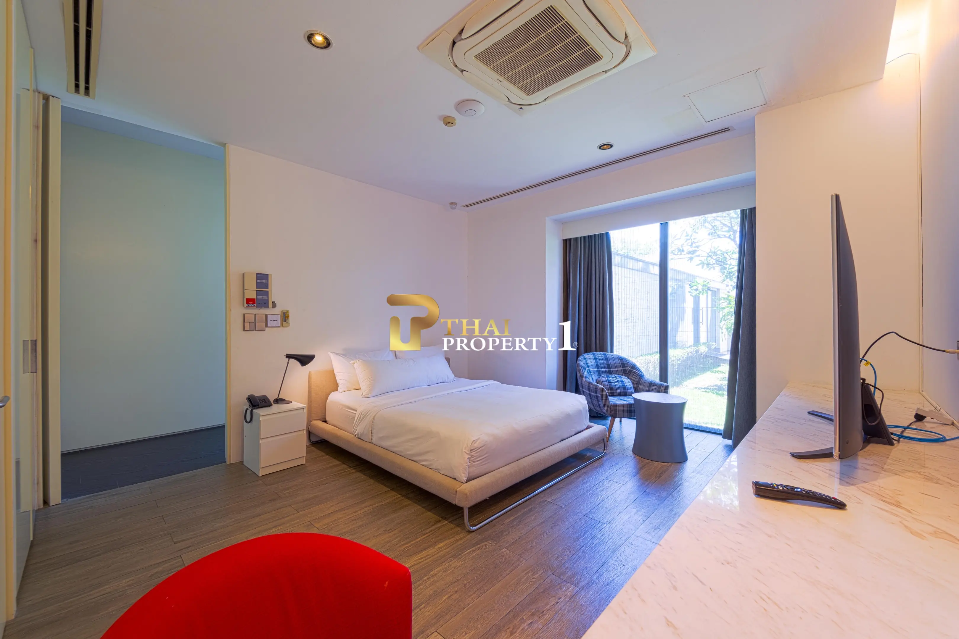 Hua Hin Beach - 5-Bedroom Beach Front Resort Style Villa In Town
