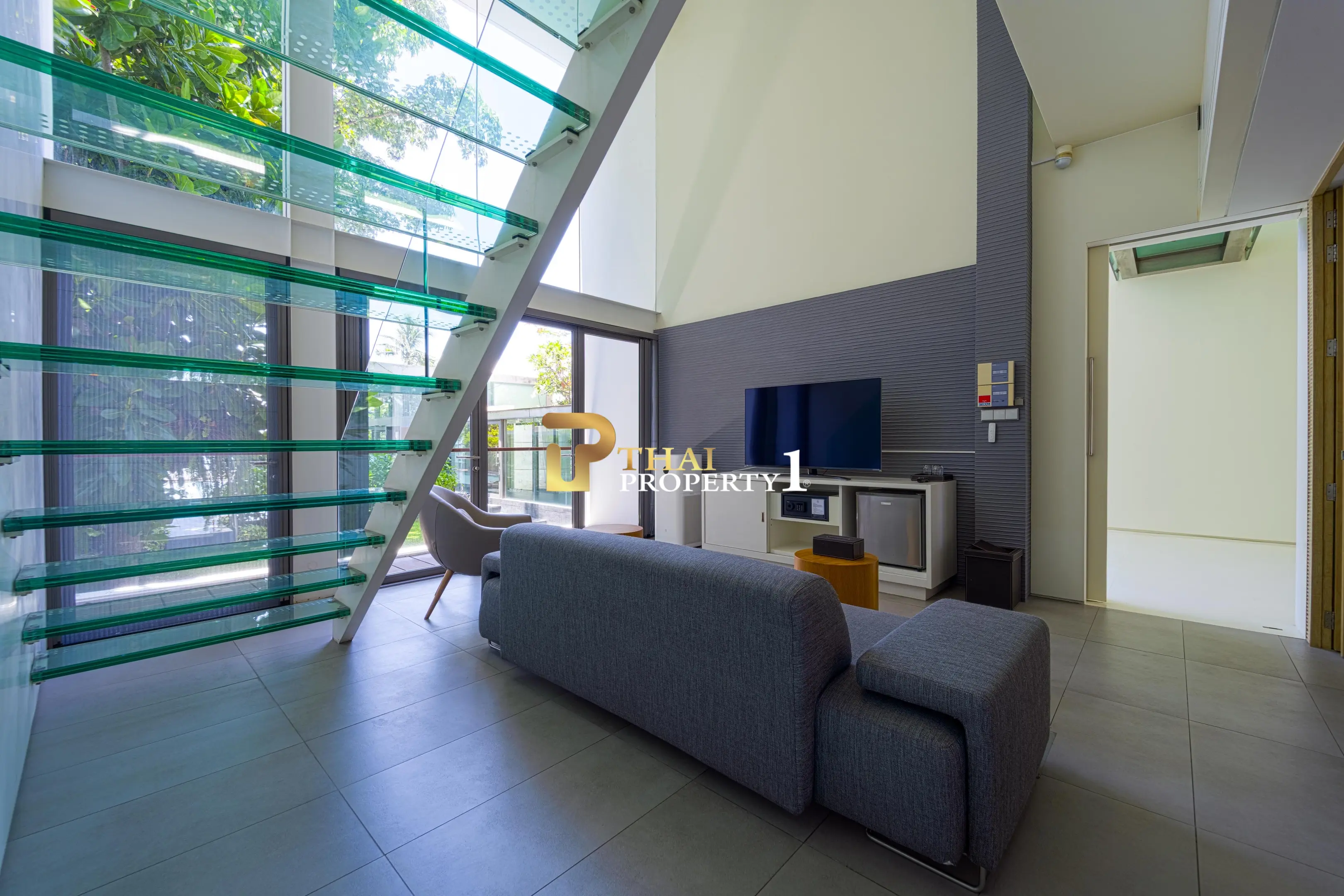 Hua Hin Beach - 5-Bedroom Beach Front Resort Style Villa In Town