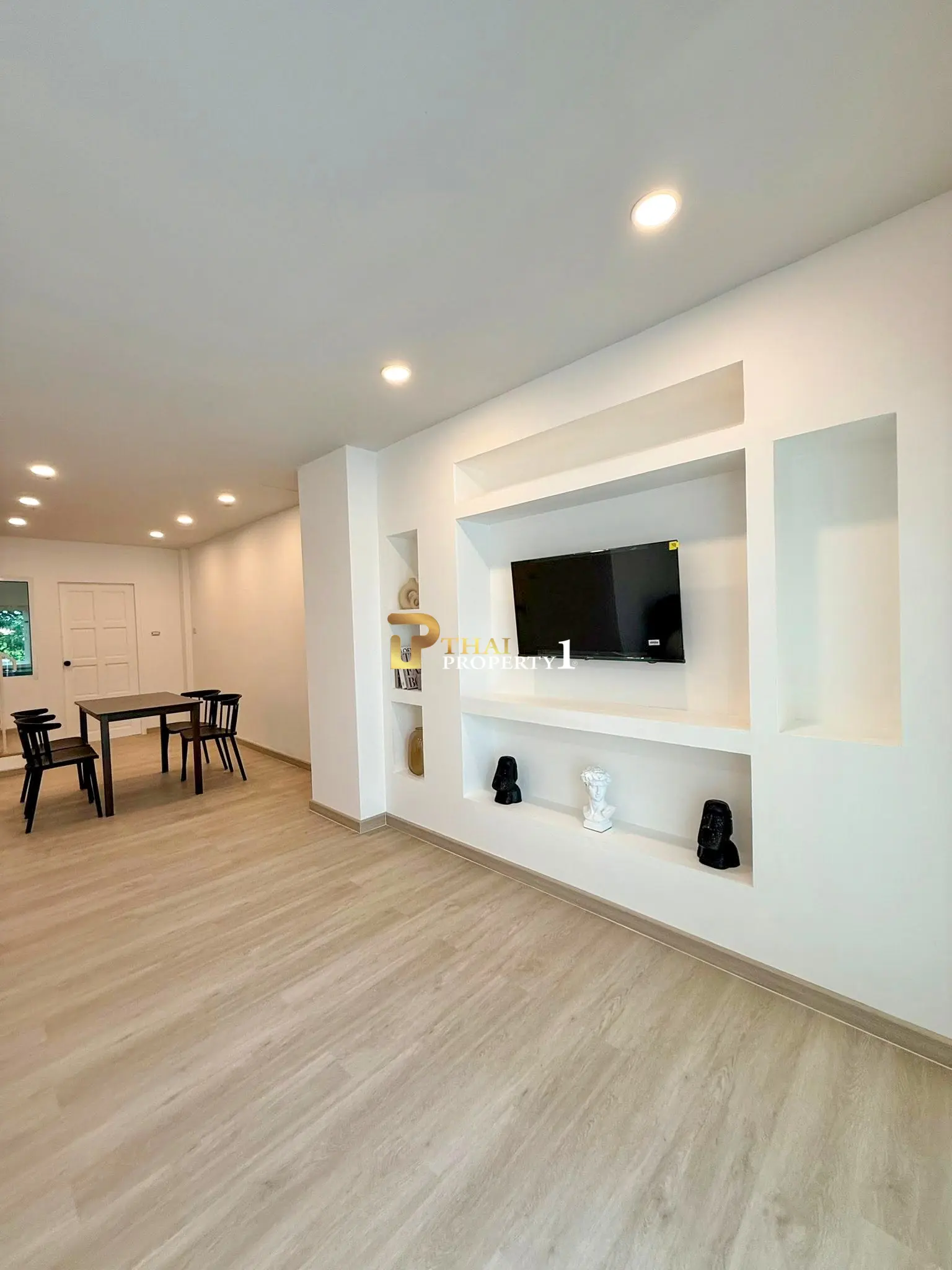 Charming 2-Bedroom Two-Story Townhuose in Nong Prue, Pattaya