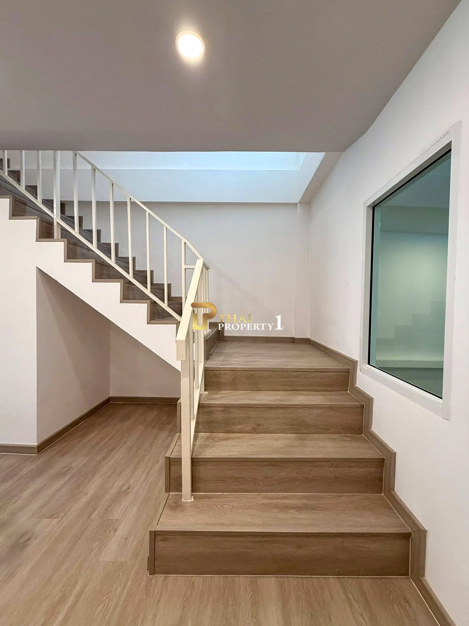 Charming 2-Bedroom Two-Story Townhuose in Nong Prue, Pattaya