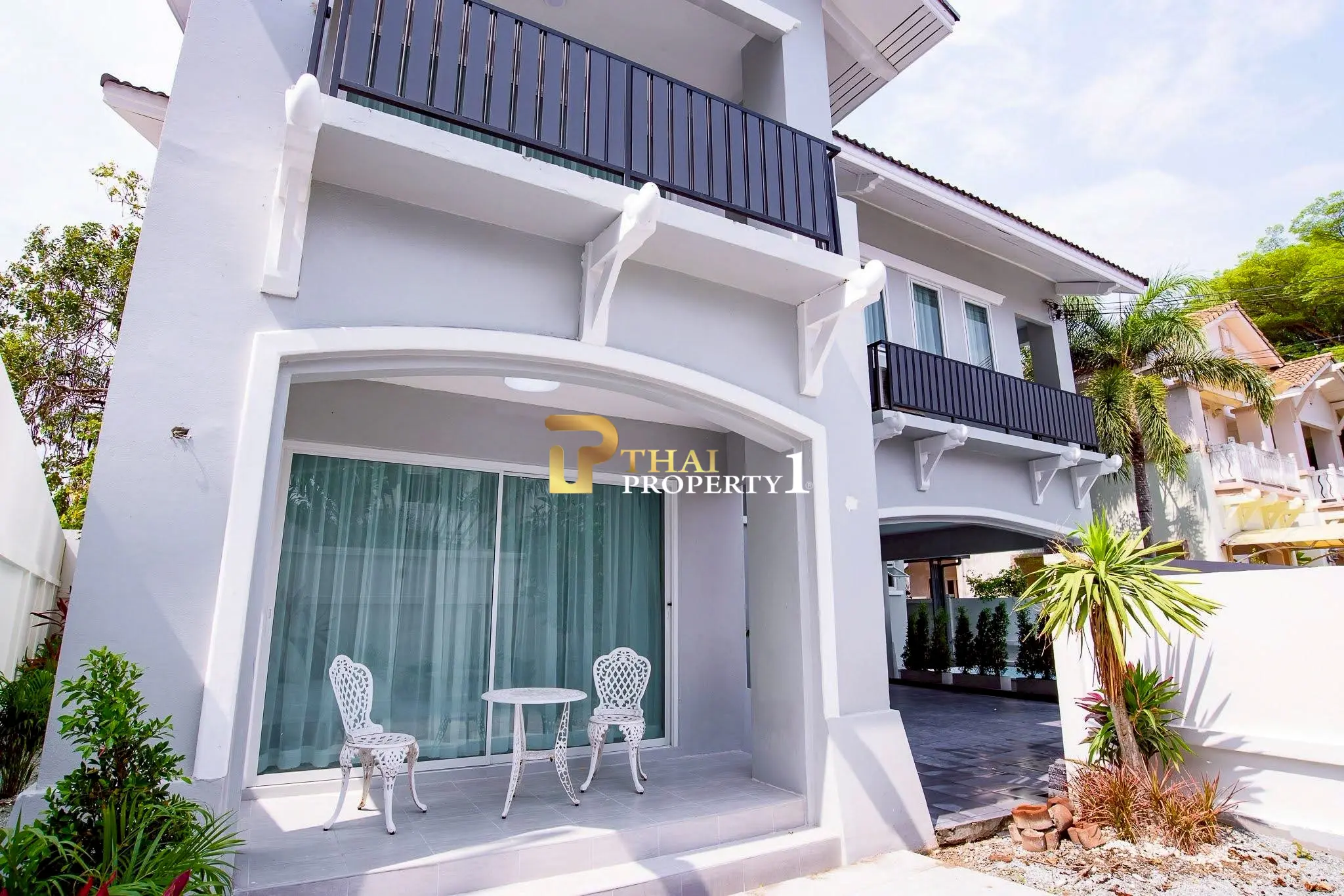 ขายพูลวิลล่า ใกล้หาดจอมเทียน 4 ห้องนอน สไตล์โมเดิร์น 