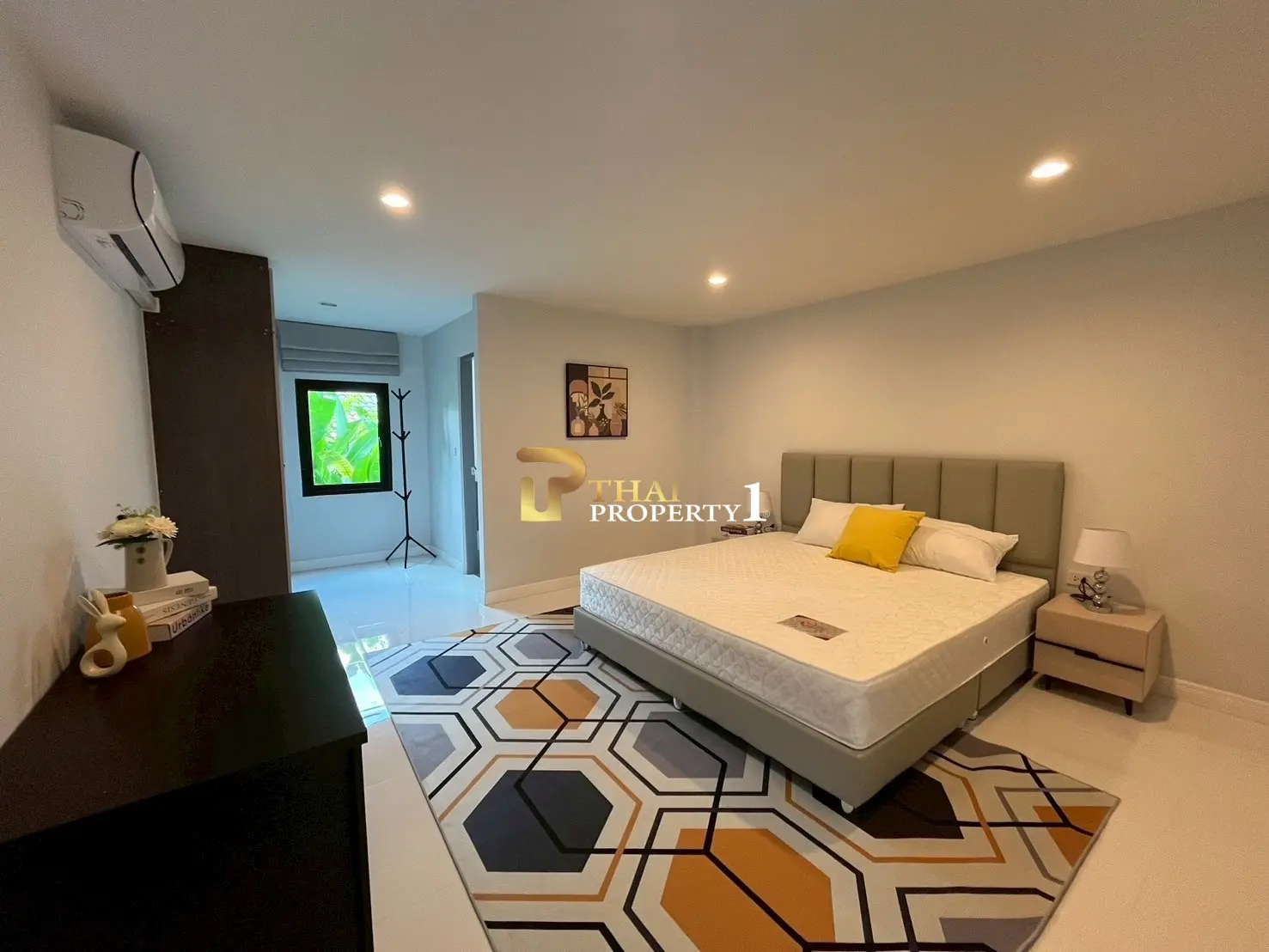 Spacious 4-Bedroom Modern Pool Villa Near Wongamat Beach