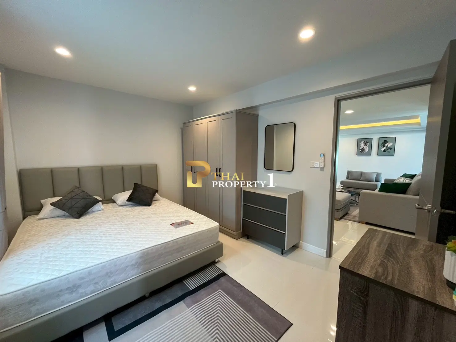 Spacious 4-Bedroom Modern Pool Villa Near Wongamat Beach