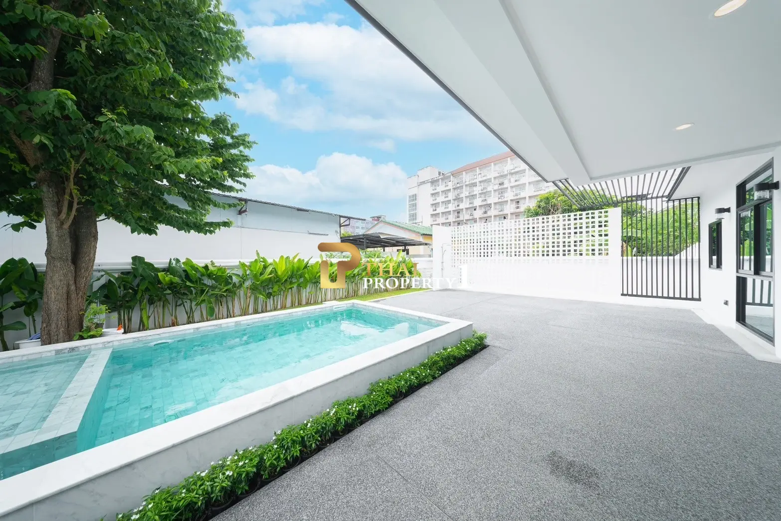 Spacious 4-Bedroom Modern Pool Villa Near Wongamat Beach