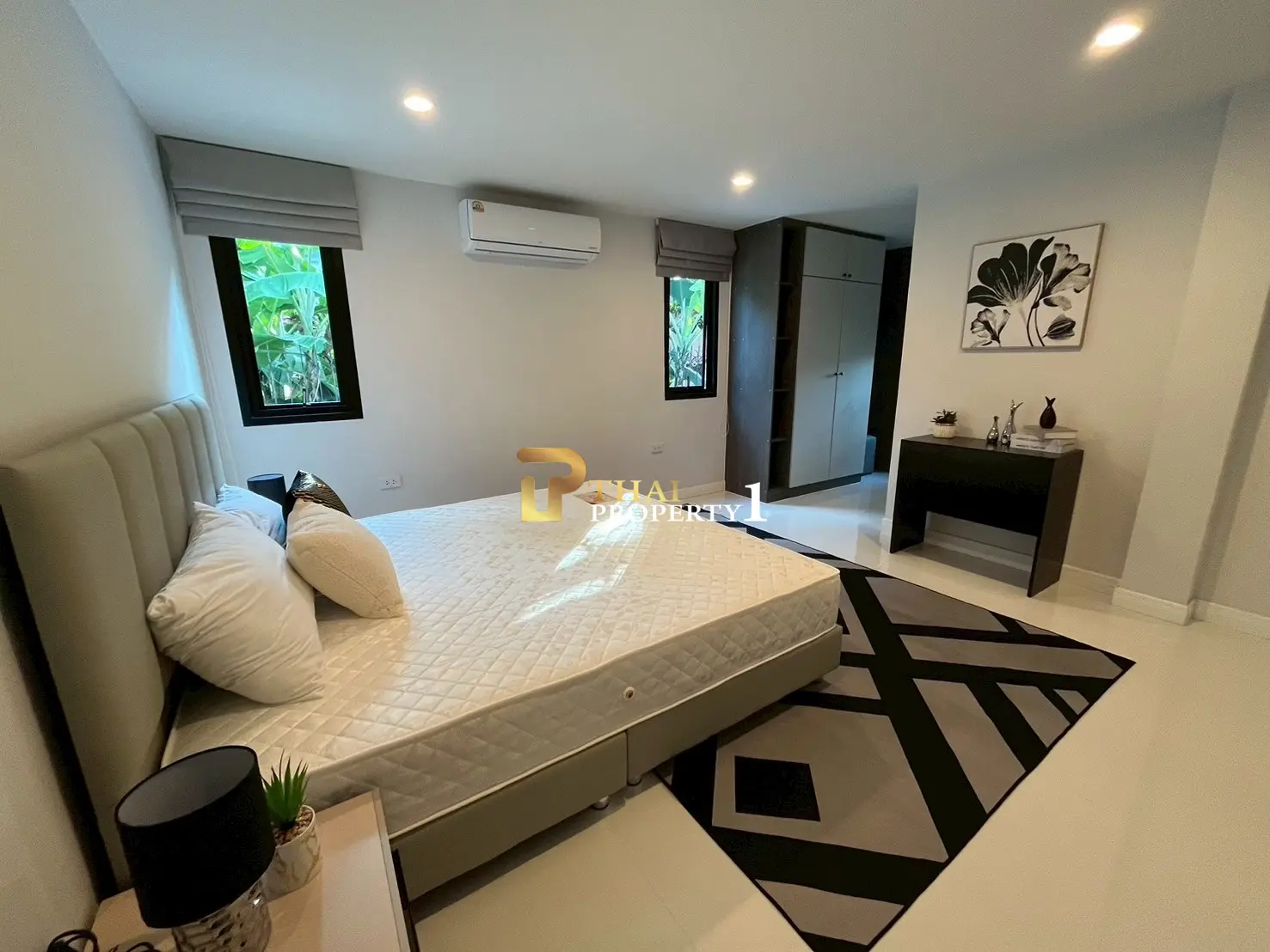 Spacious 4-Bedroom Modern Pool Villa Near Wongamat Beach