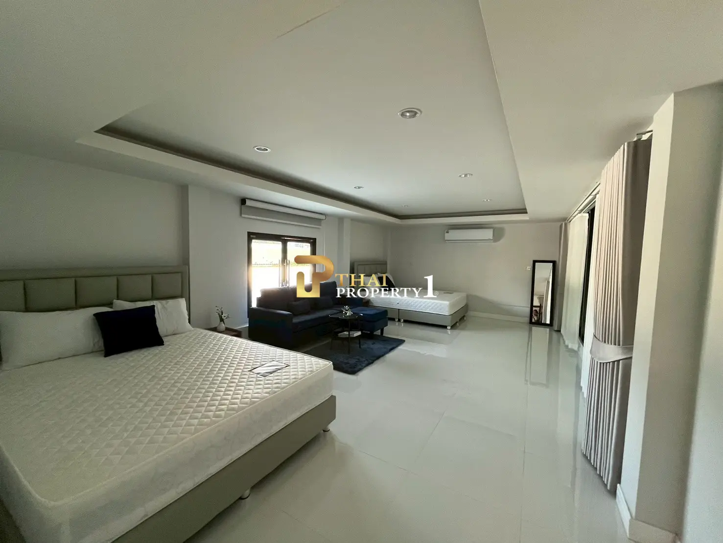 Spacious 4-Bedroom Modern Pool Villa Near Wongamat Beach