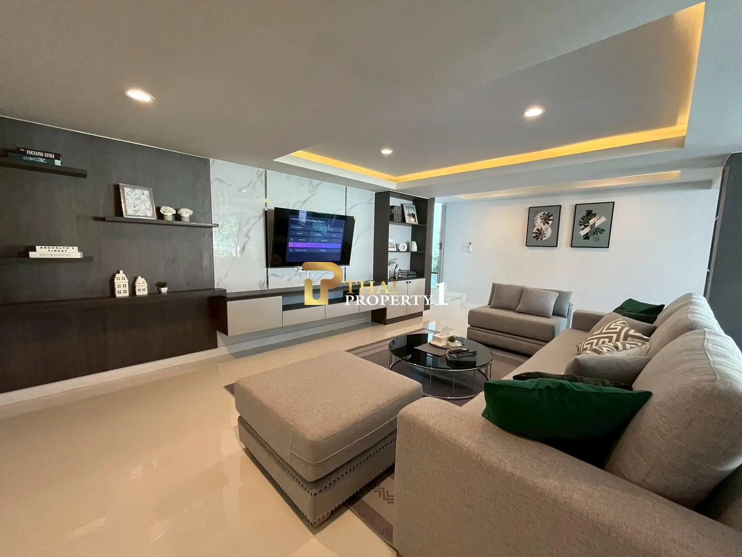 Spacious 4-Bedroom Modern Pool Villa Near Wongamat Beach