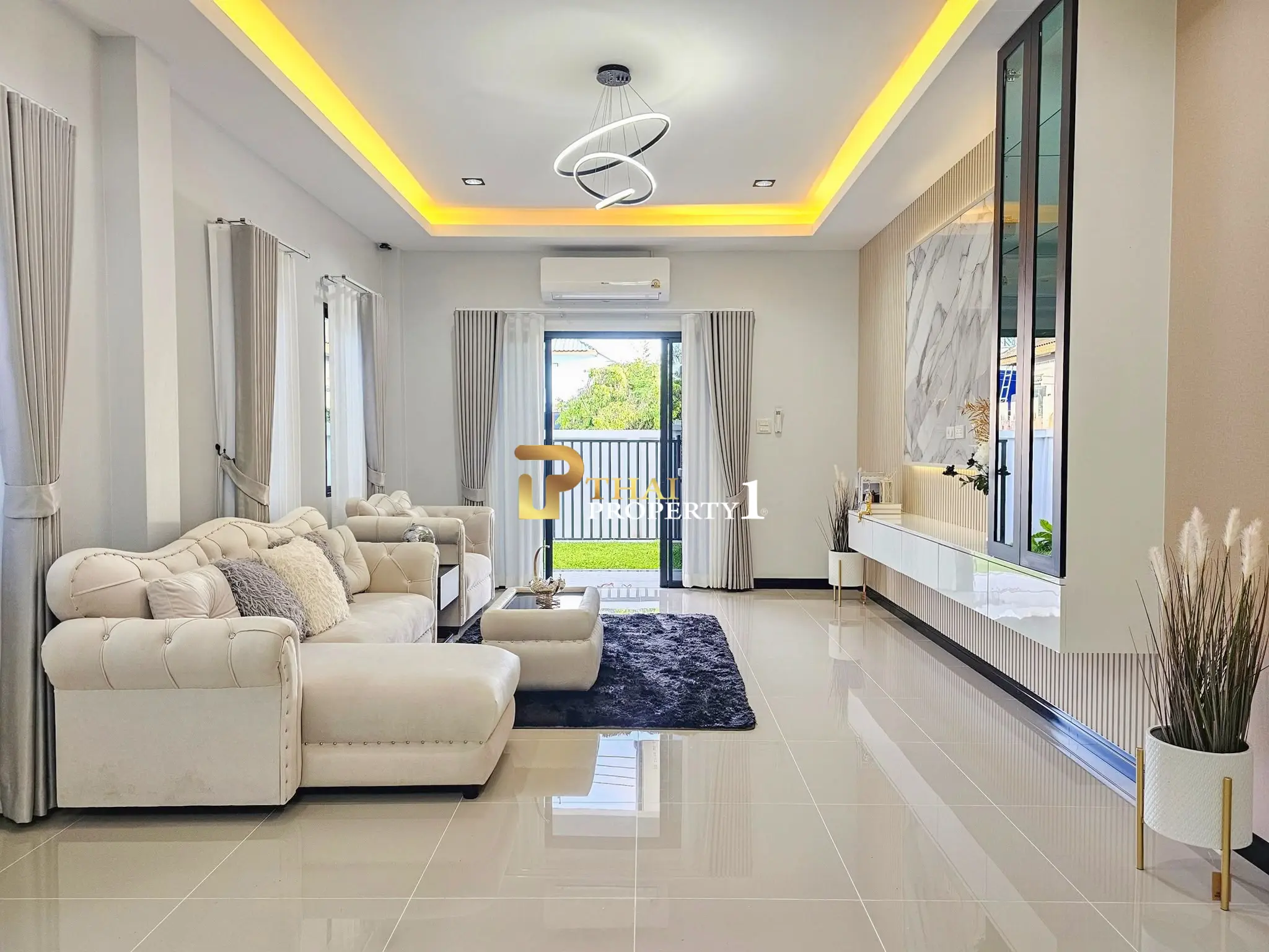 Sjarmerende en-etasjes villa med overbygd uteplass og moderne detaljer i Huai Yai