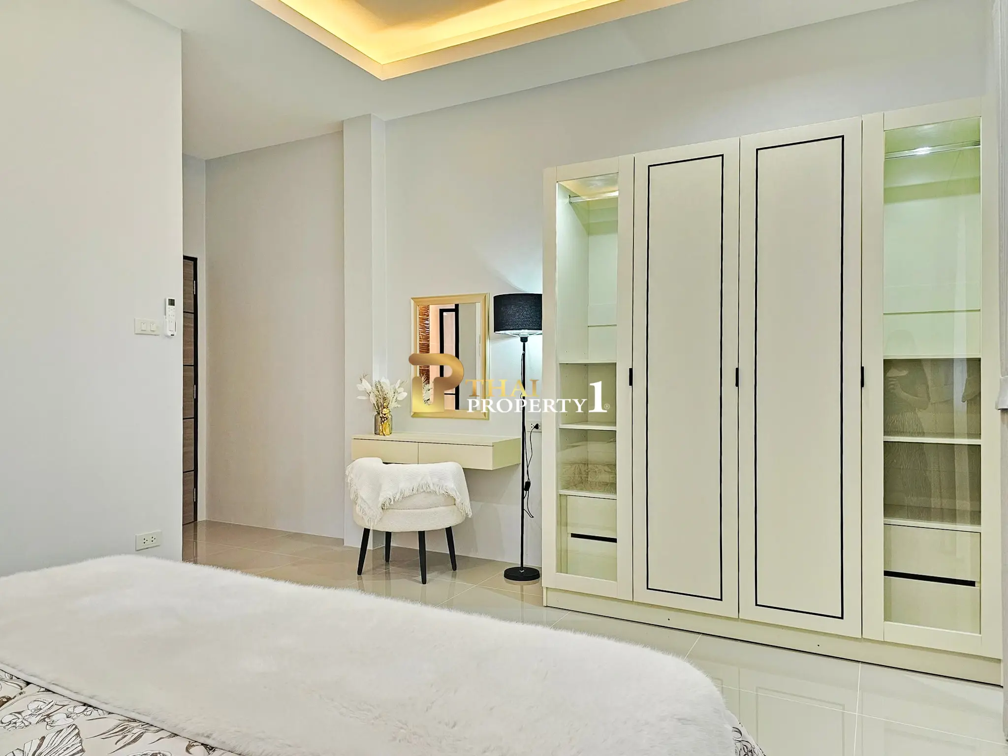 Sjarmerende en-etasjes villa med overbygd uteplass og moderne detaljer i Huai Yai