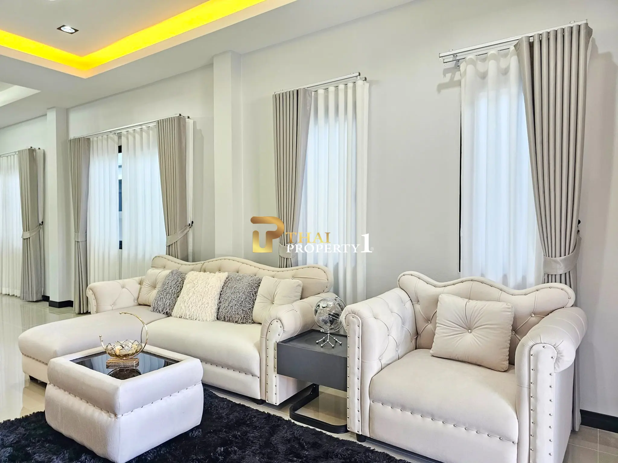 Sjarmerende en-etasjes villa med overbygd uteplass og moderne detaljer i Huai Yai