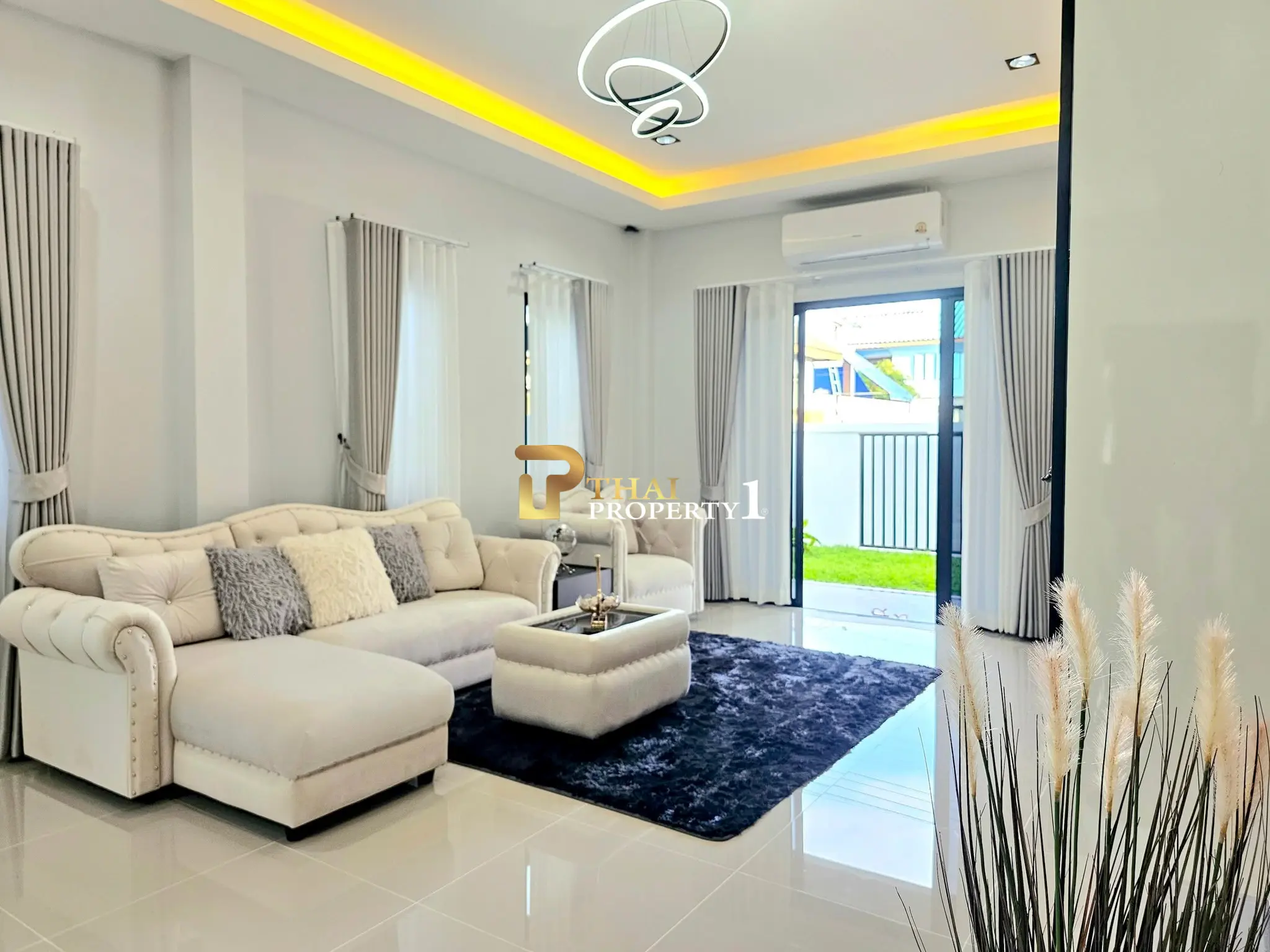Sjarmerende en-etasjes villa med overbygd uteplass og moderne detaljer i Huai Yai