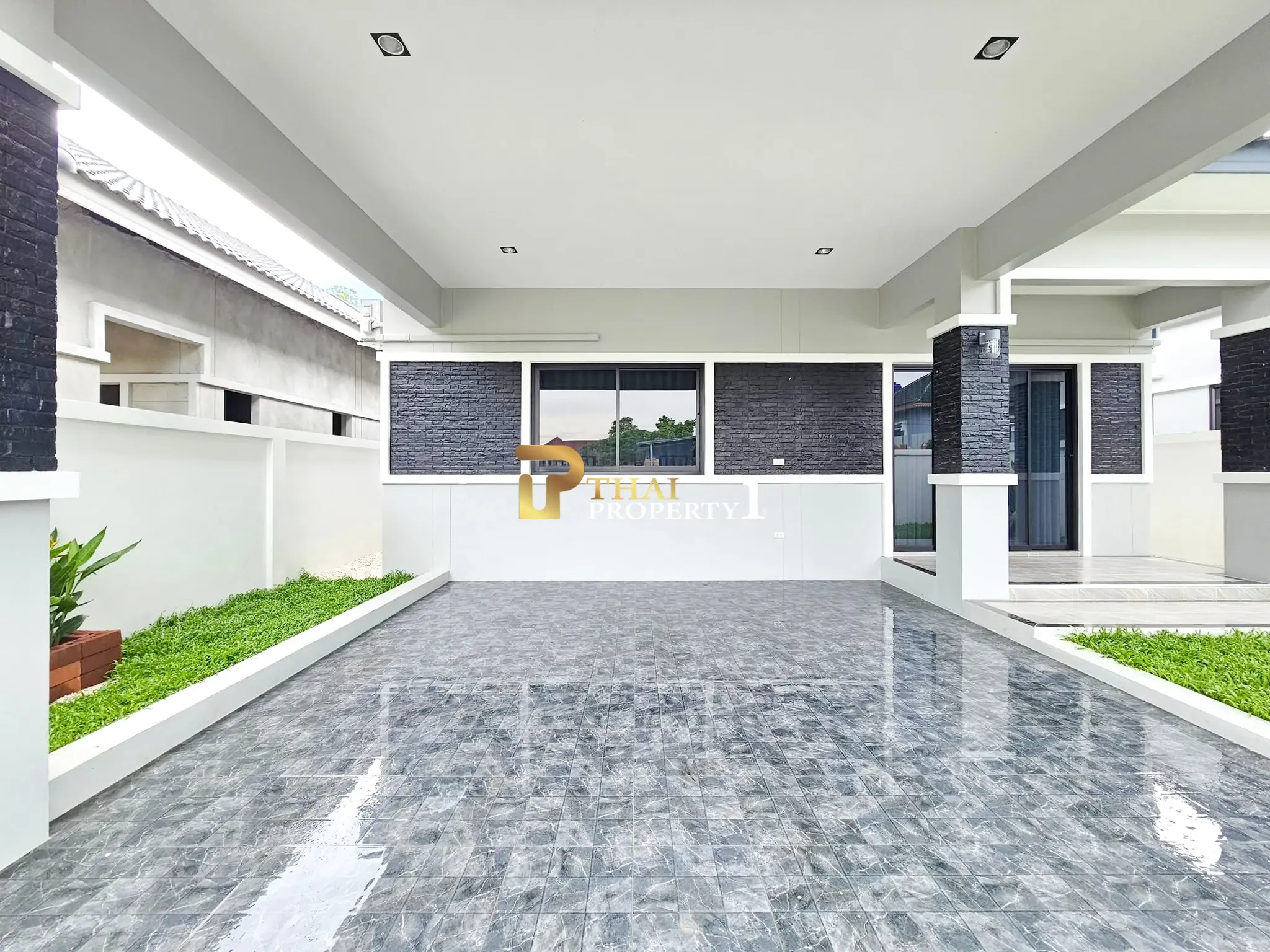 Sjarmerende en-etasjes villa med overbygd uteplass og moderne detaljer i Huai Yai
