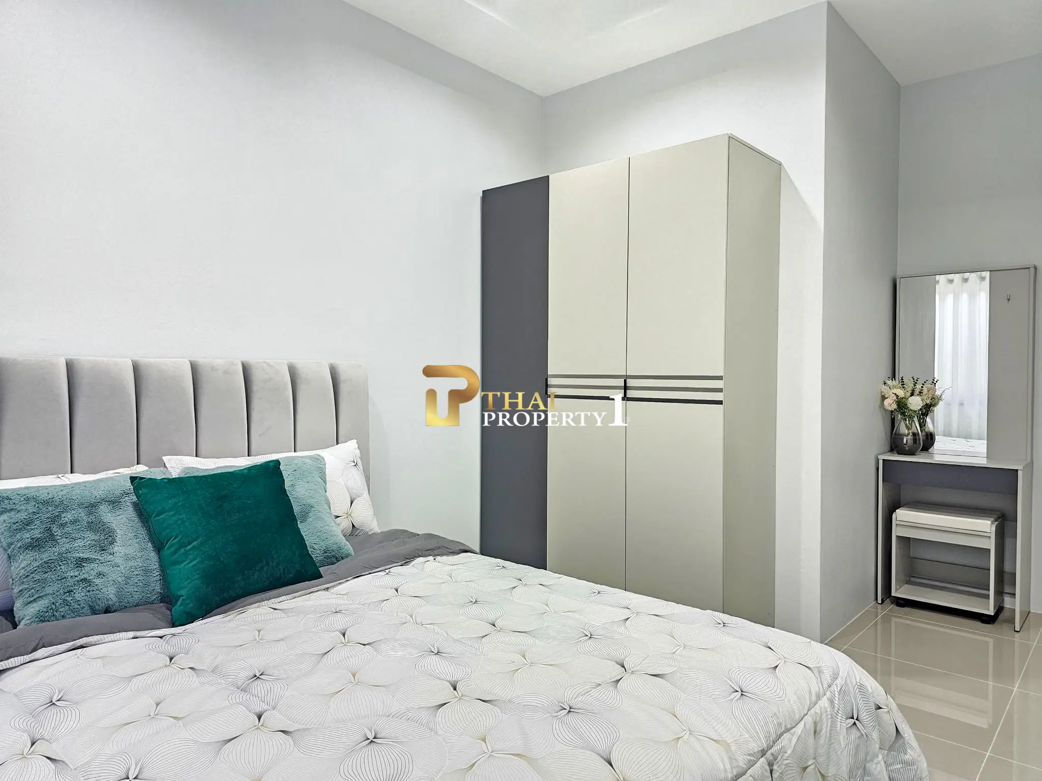 Sjarmerende en-etasjes villa med overbygd uteplass og moderne detaljer i Huai Yai