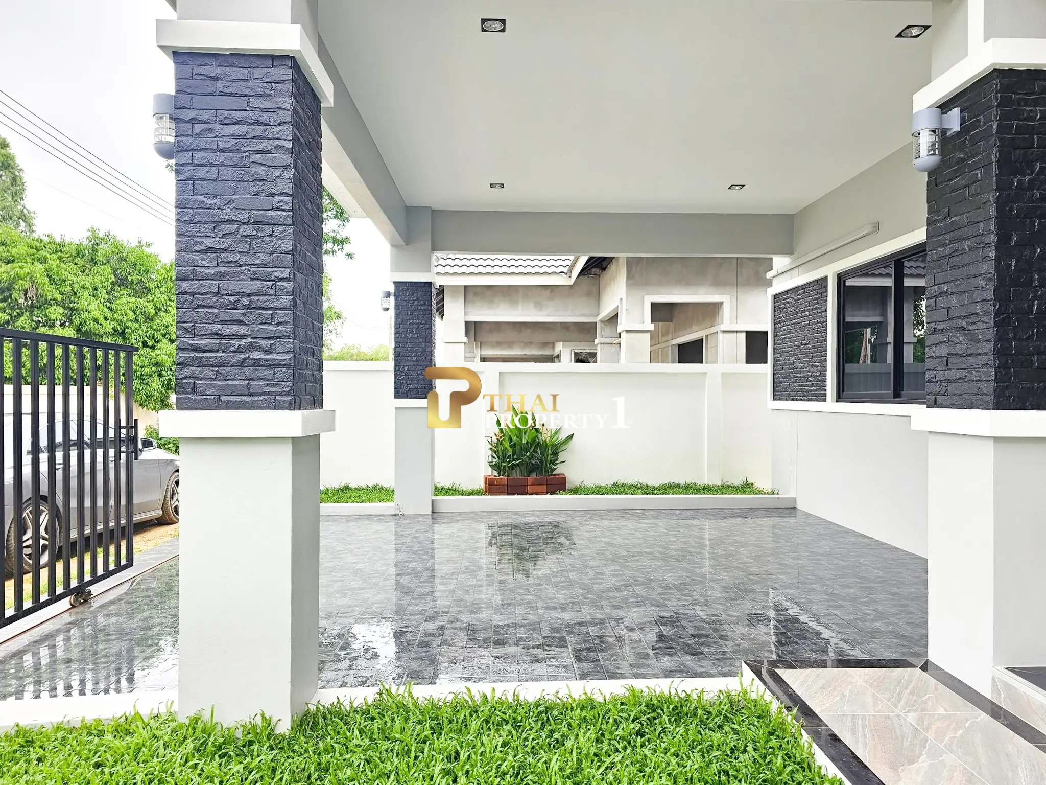 Sjarmerende en-etasjes villa med overbygd uteplass og moderne detaljer i Huai Yai