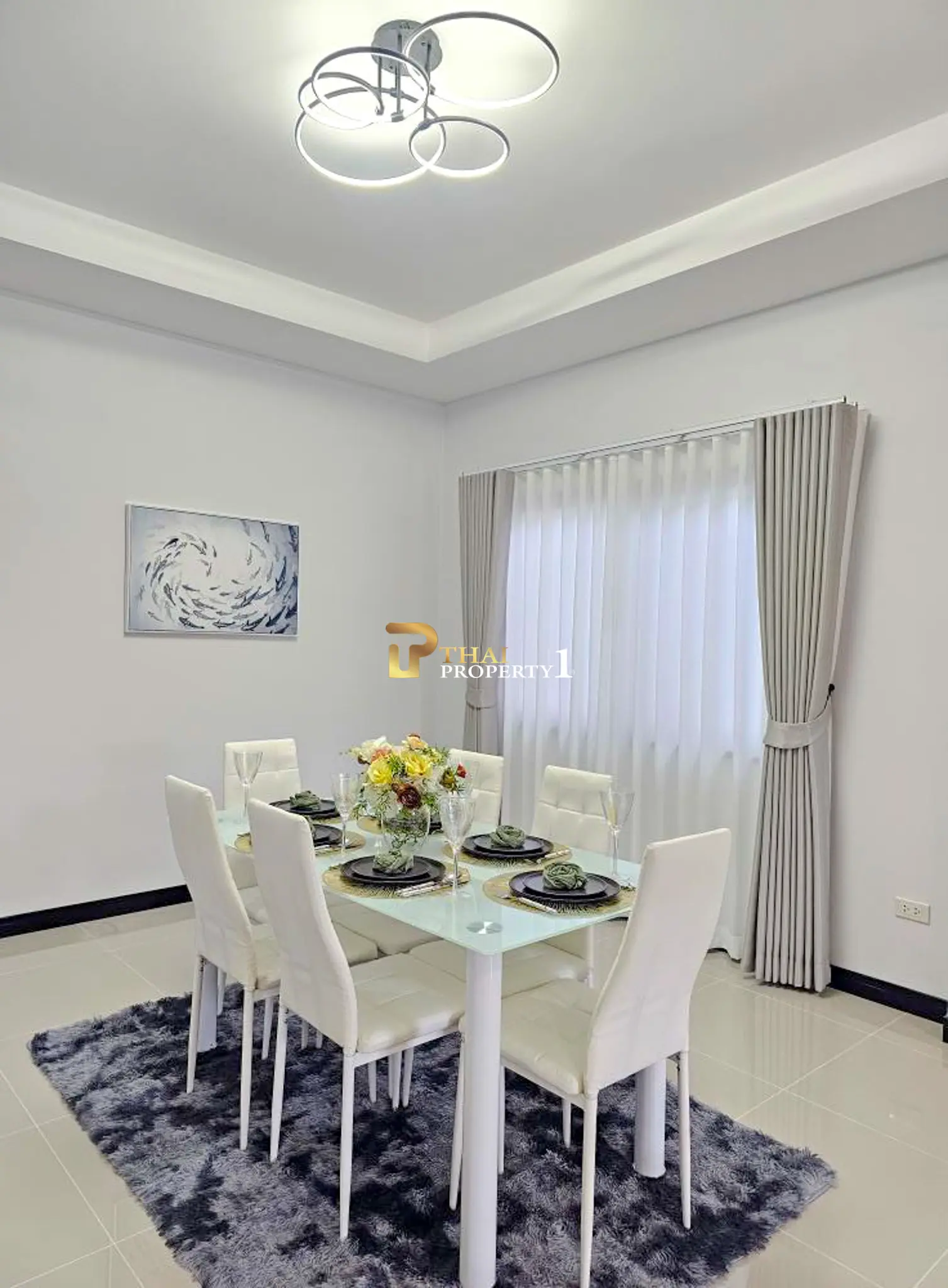 Sjarmerende en-etasjes villa med overbygd uteplass og moderne detaljer i Huai Yai
