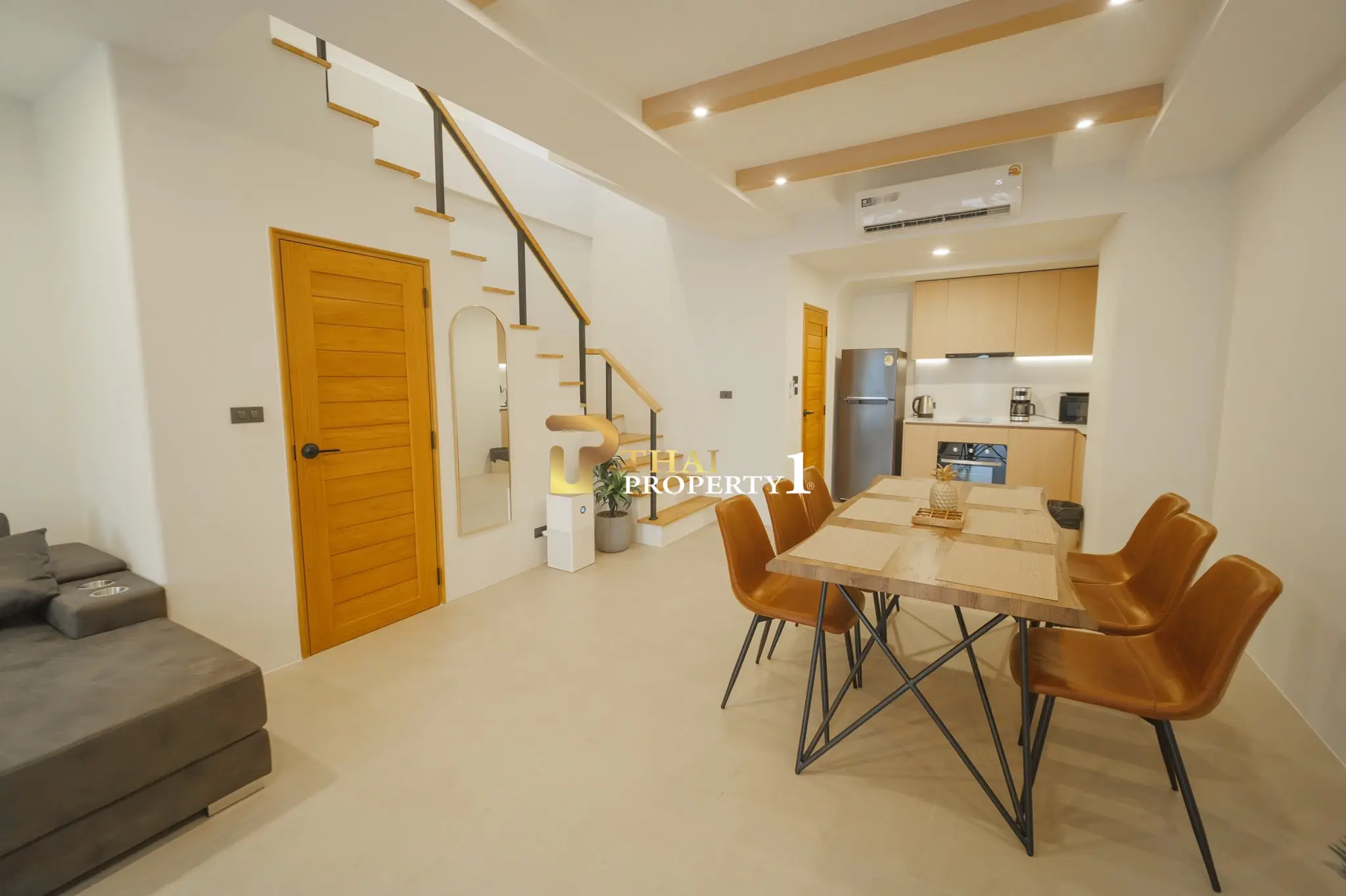 Light-Filled 3-Bedroom Townhome with Rooftop Terrace and City Views in Na Kluea, Pattaya