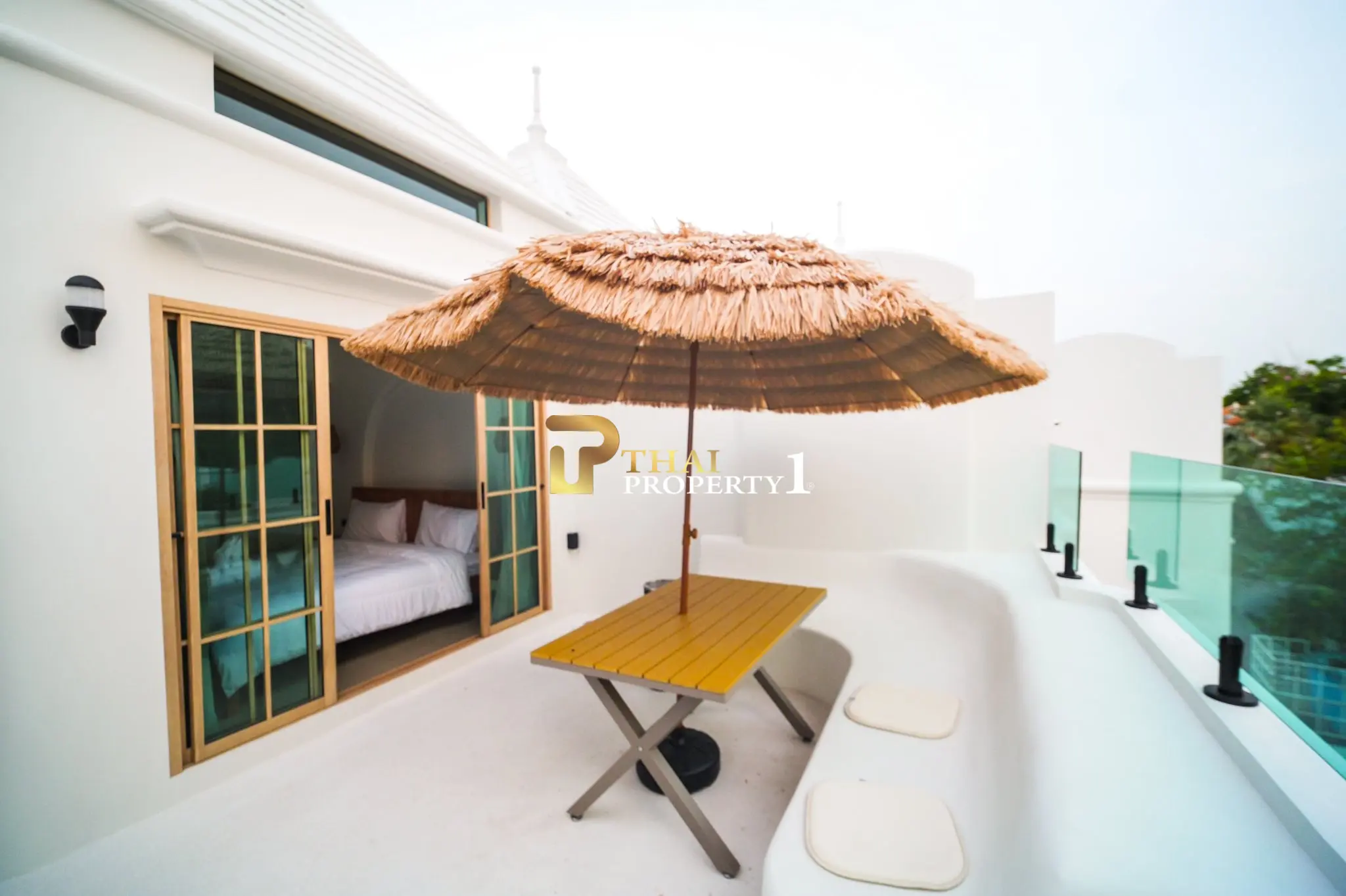Light-Filled 3-Bedroom Townhome with Rooftop Terrace and City Views in Na Kluea, Pattaya
