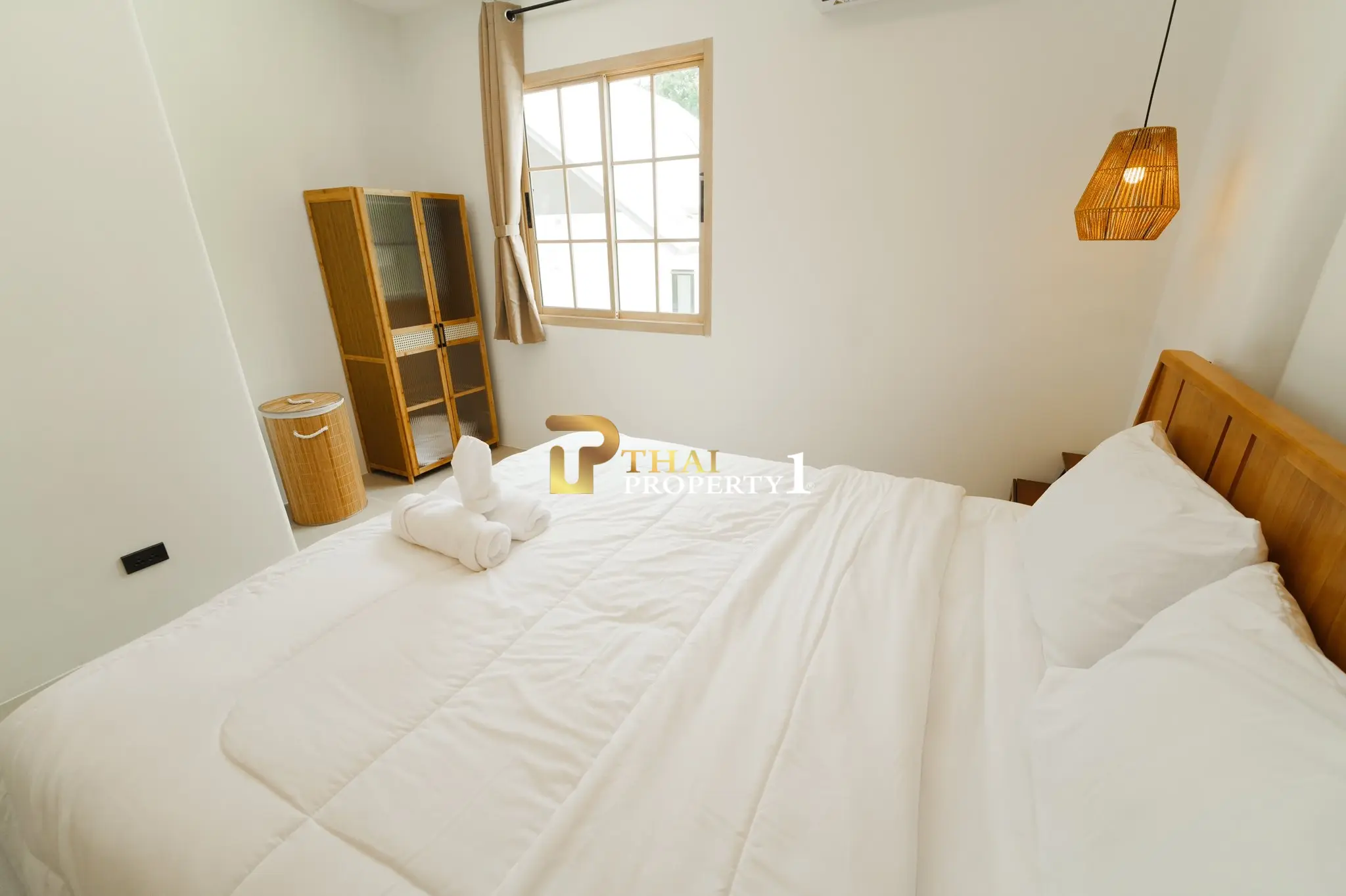 Light-Filled 3-Bedroom Townhome with Rooftop Terrace and City Views in Na Kluea, Pattaya
