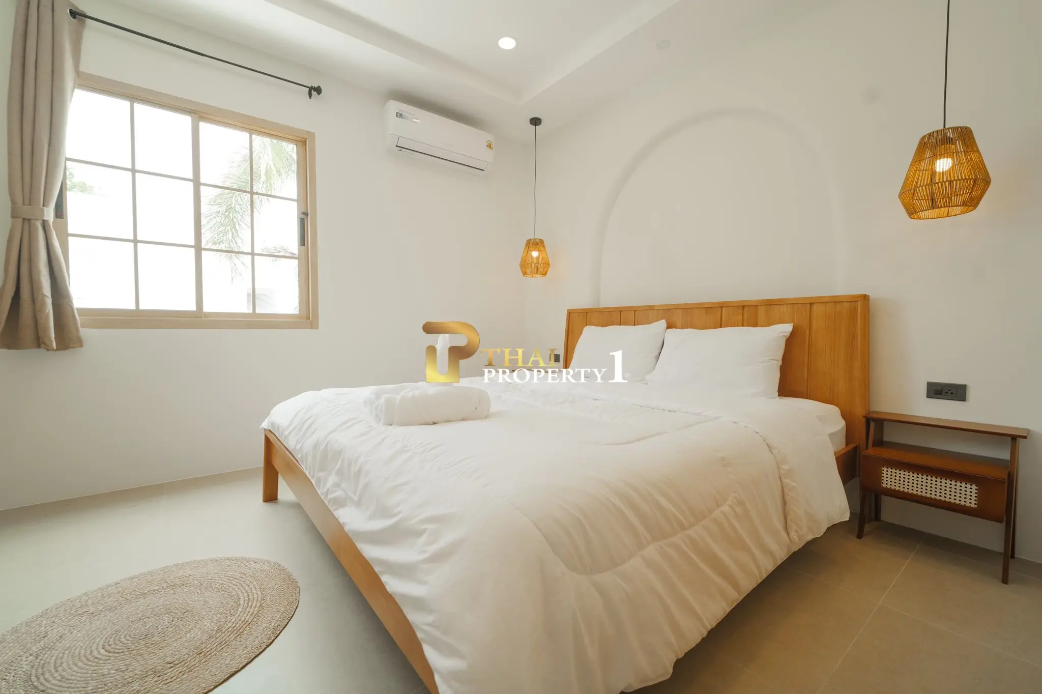 Light-Filled 3-Bedroom Townhome with Rooftop Terrace and City Views in Na Kluea, Pattaya