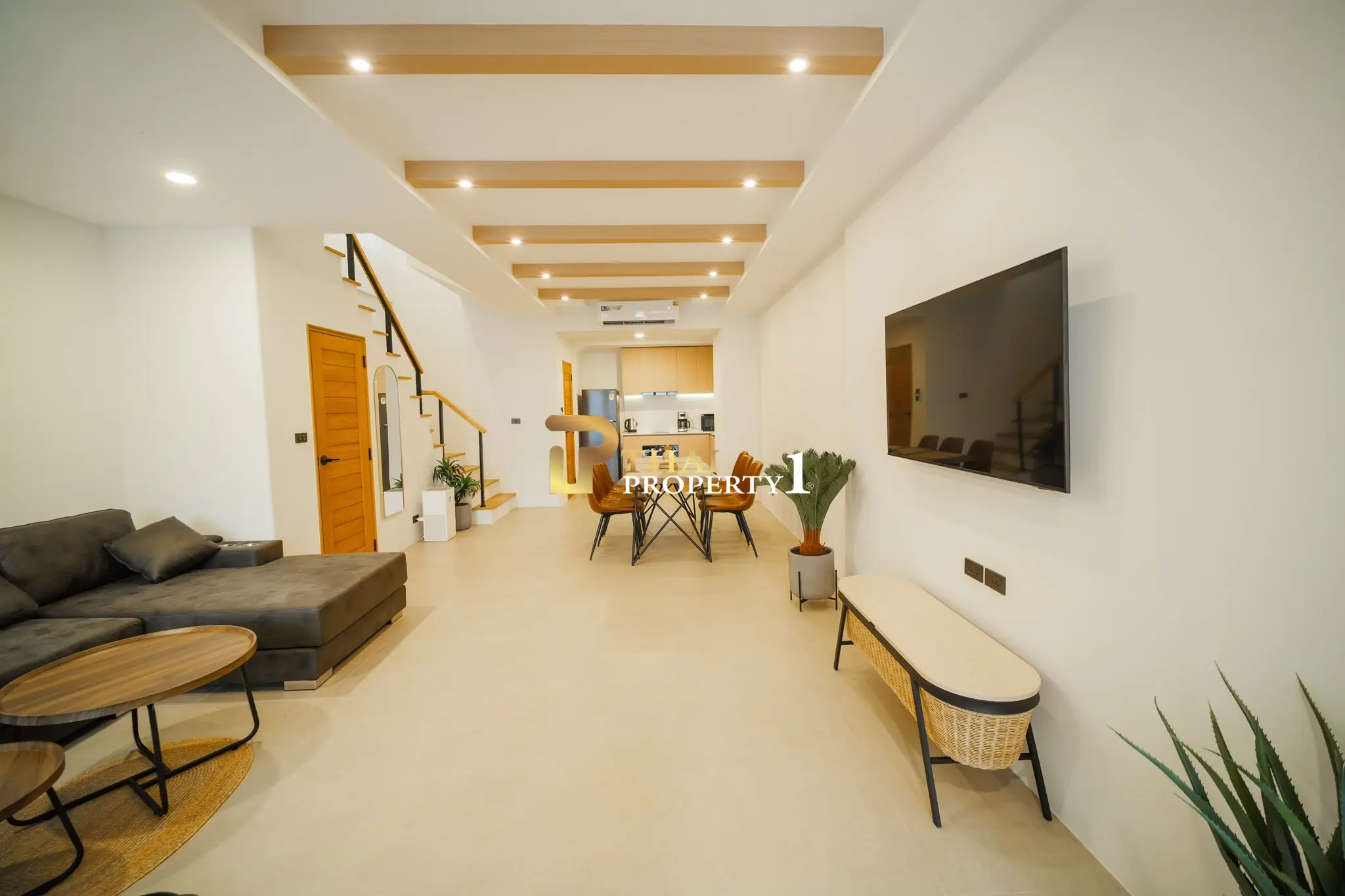 Light-Filled 3-Bedroom Townhome with Rooftop Terrace and City Views in Na Kluea, Pattaya