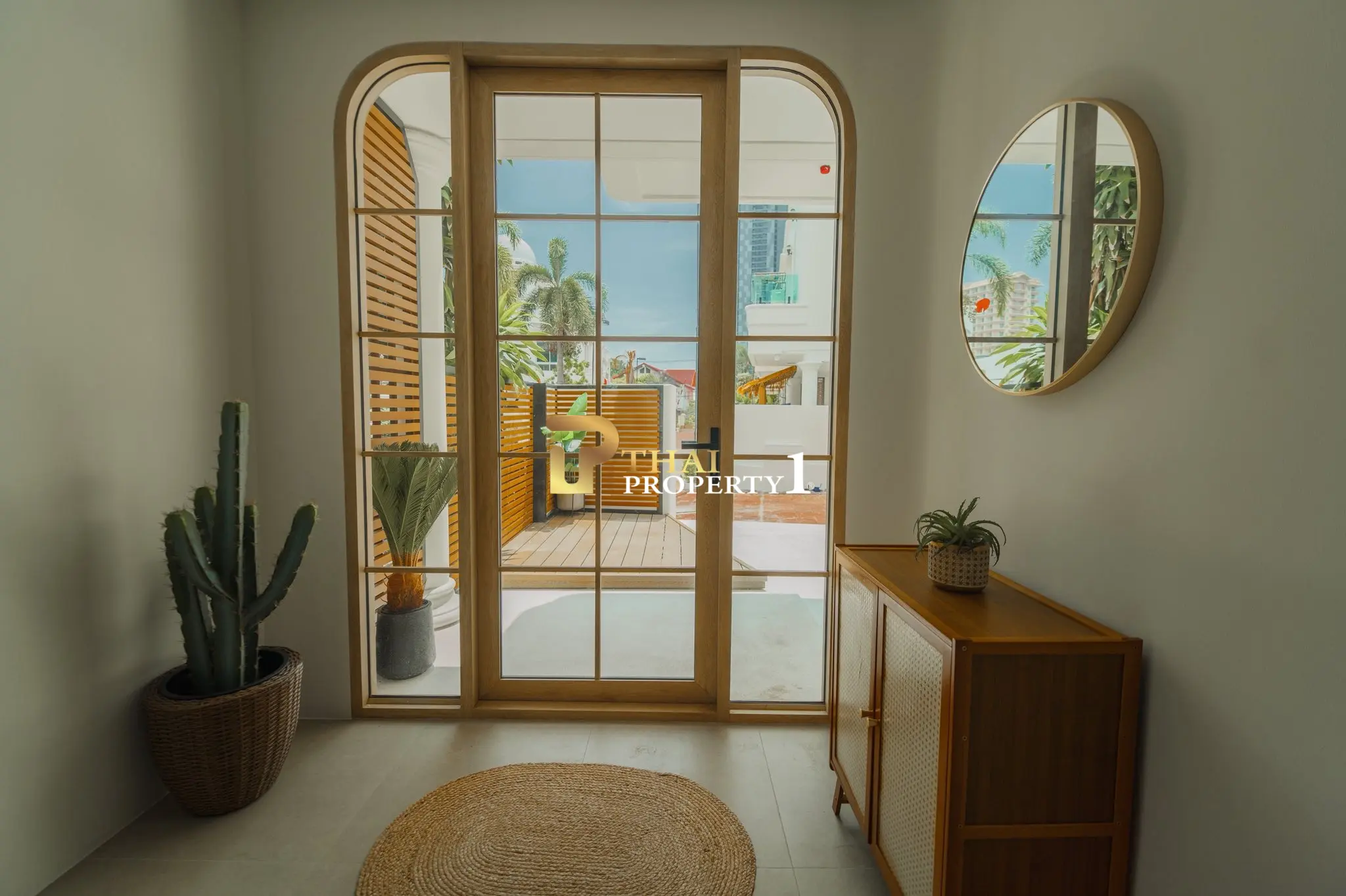 Light-Filled 3-Bedroom Townhome with Rooftop Terrace and City Views in Na Kluea, Pattaya