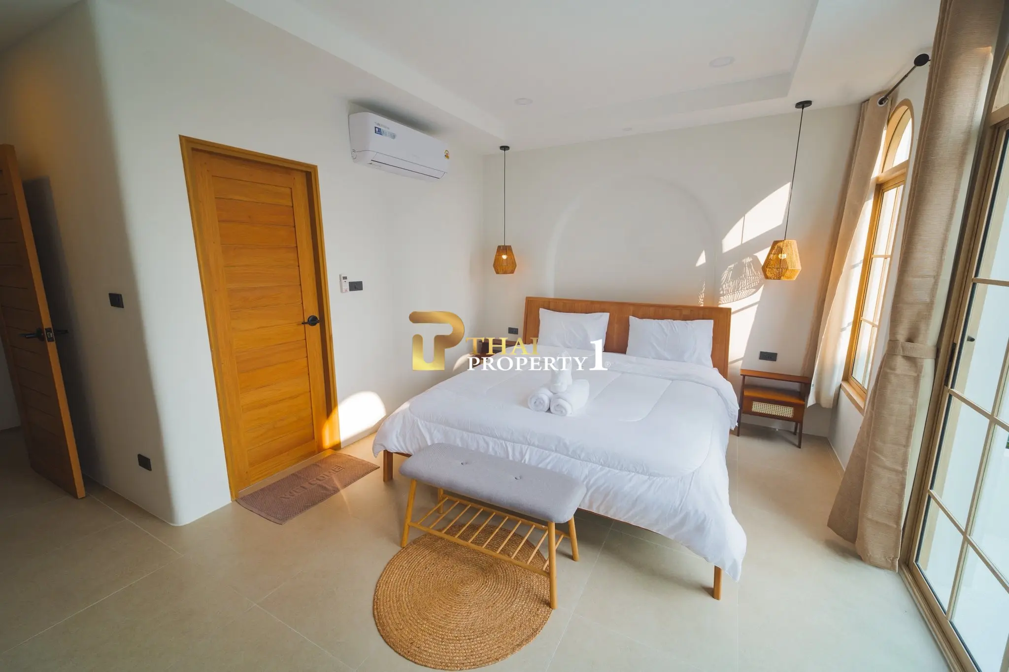 Light-Filled 3-Bedroom Townhome with Rooftop Terrace and City Views in Na Kluea, Pattaya