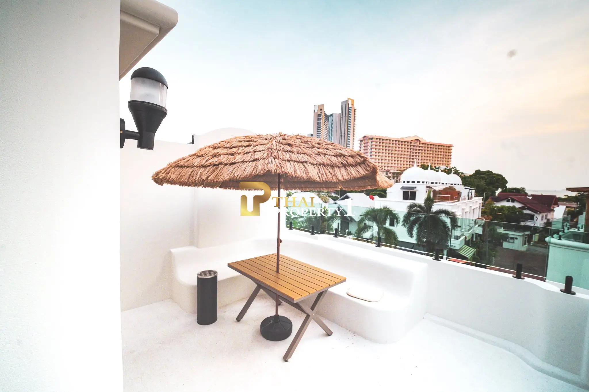 Light-Filled 3-Bedroom Townhome with Rooftop Terrace and City Views in Na Kluea, Pattaya