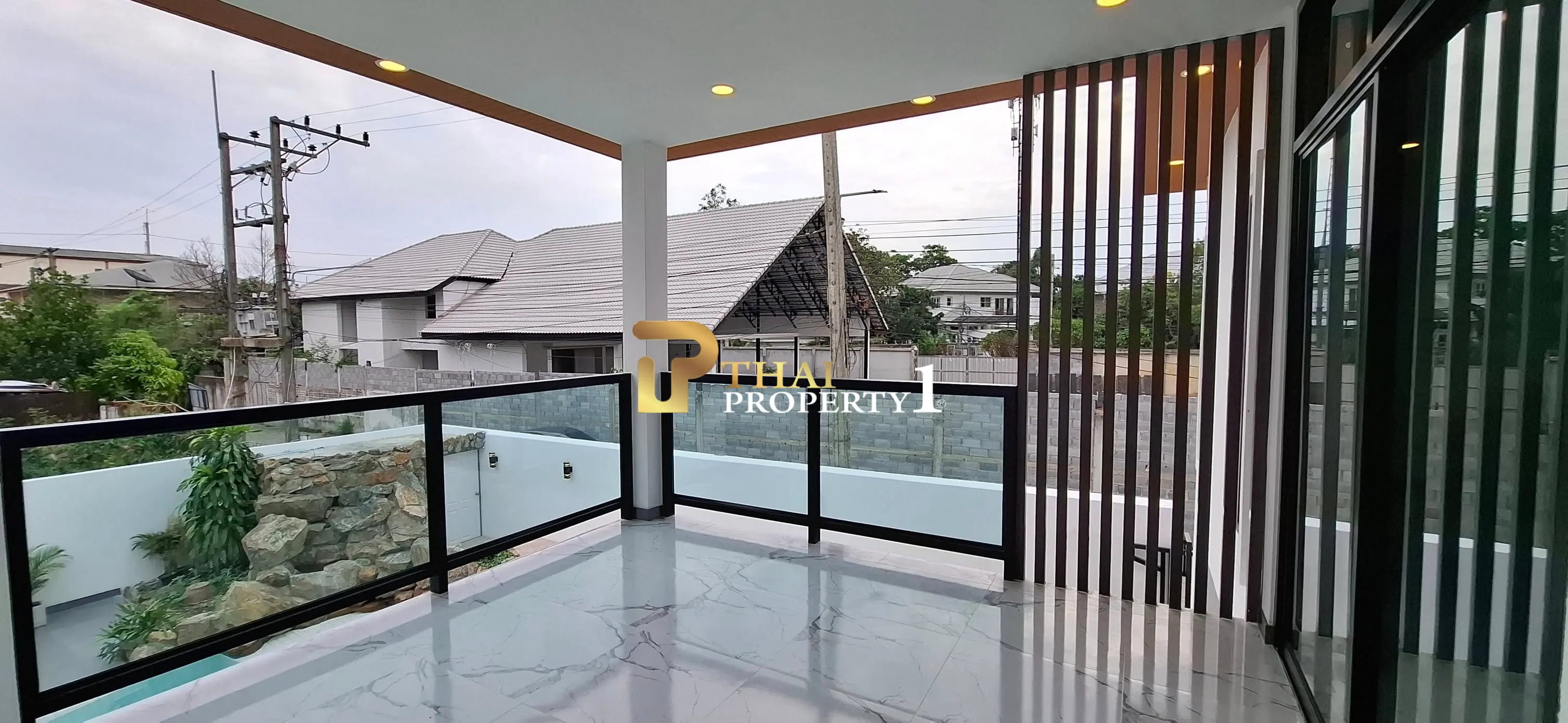 วิลล่าสไตล์โมเดิร์น 5 ห้องนอน พร้อมสระว่ายน้ำและจากุซซี่ - หนองปรือ พัทยา