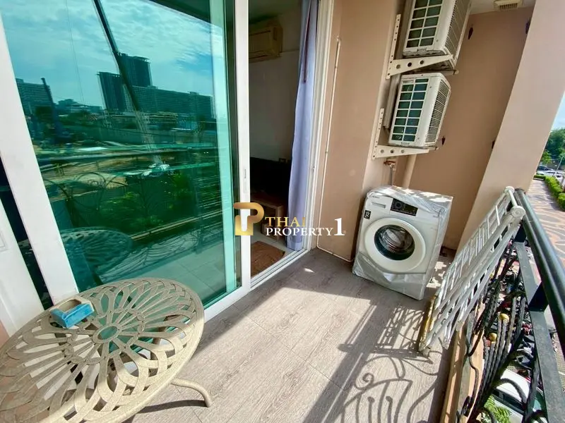 Cozy 1-Bedroom Condo with City Views in Jomtien, Pattaya