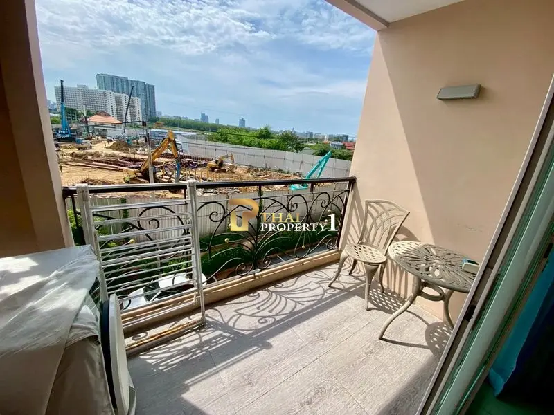 Cozy 1-Bedroom Condo with City Views in Jomtien, Pattaya