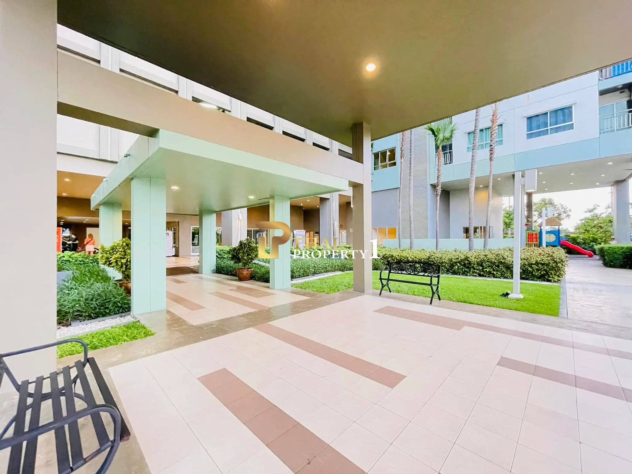 Cozy 1-Bedroom Condo on 17th Floor in Jomtien with Bright, Practical Layout