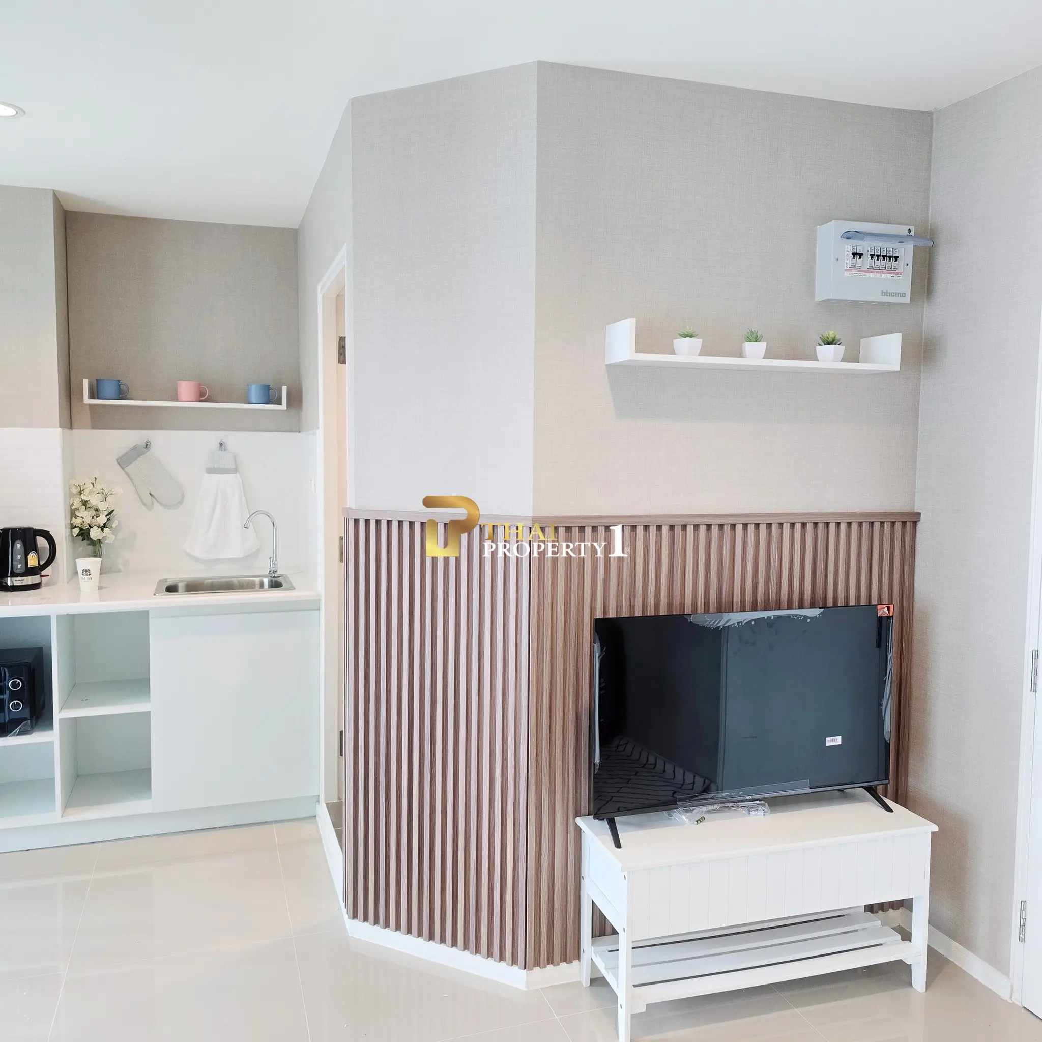 Cozy 1-Bedroom Condo on 17th Floor in Jomtien with Bright, Practical Layout