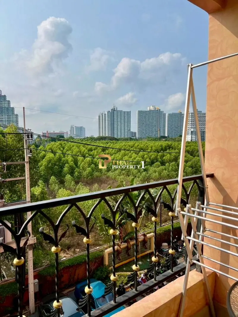 One Bedroom Condo with Balcony in Seven Seas Condo Resort, Jomtien