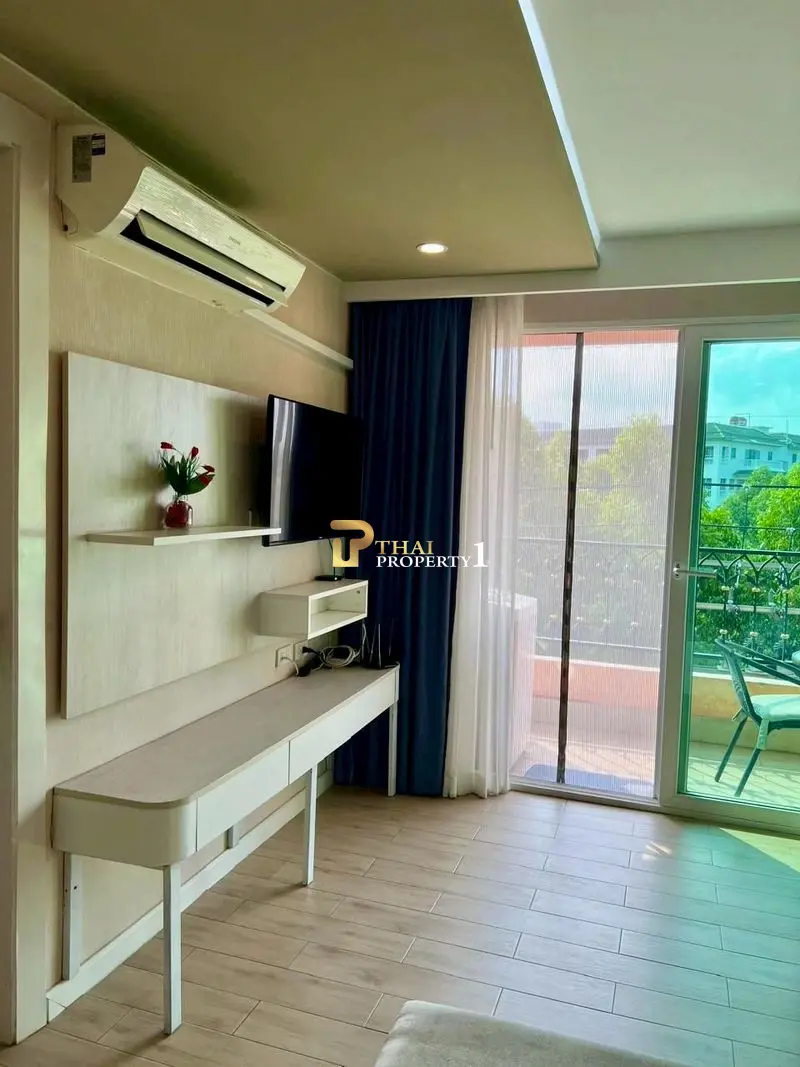 One Bedroom Condo with Balcony in Seven Seas Condo Resort, Jomtien