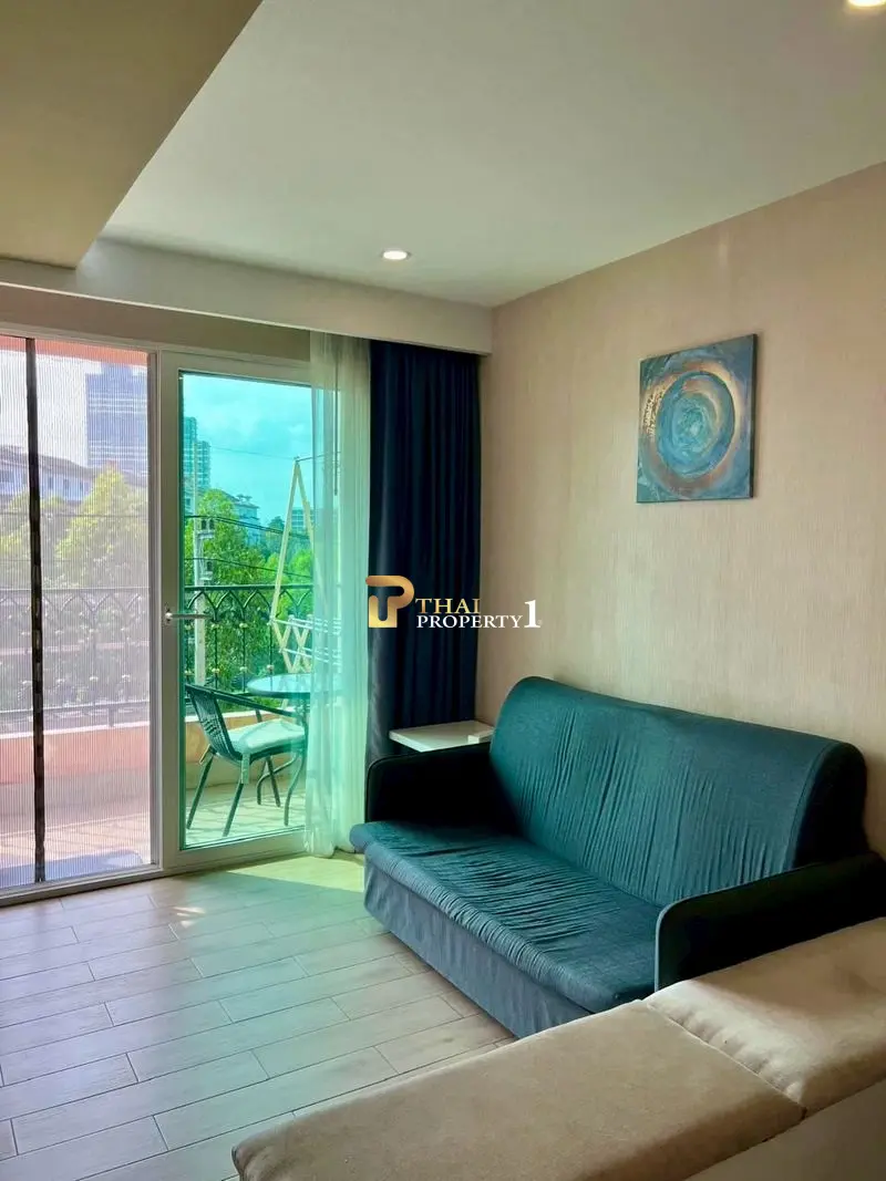 One Bedroom Condo with Balcony in Seven Seas Condo Resort, Jomtien