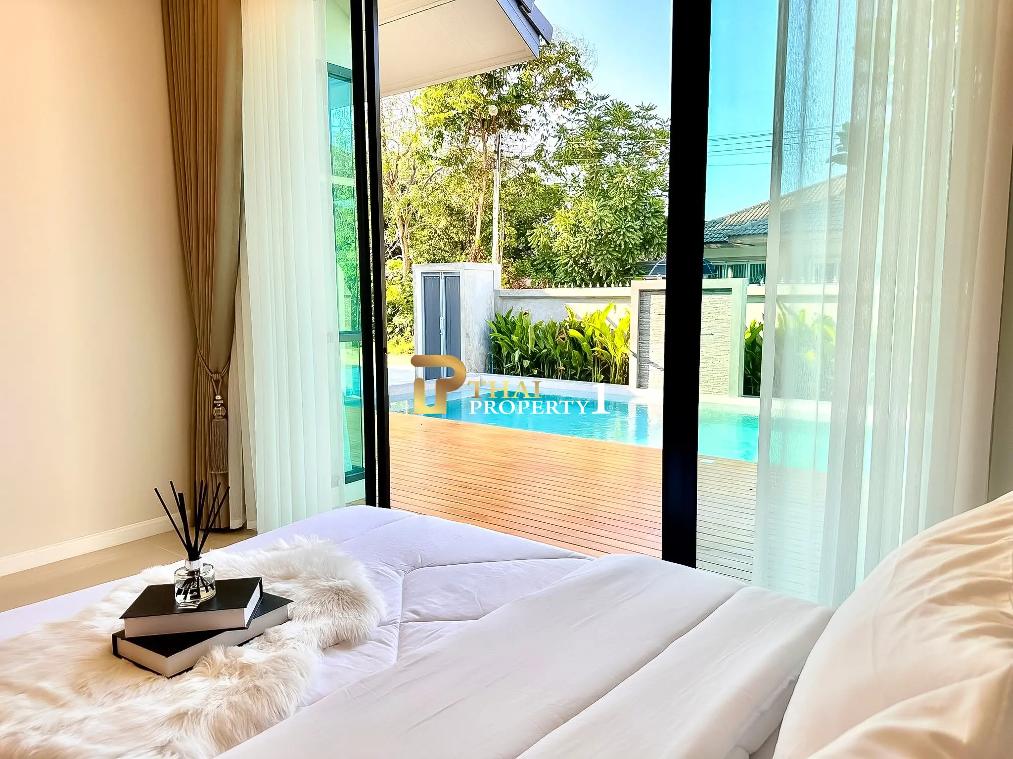Moderne 4-roms villa med privat basseng i rolige Huai Yai, Pattaya