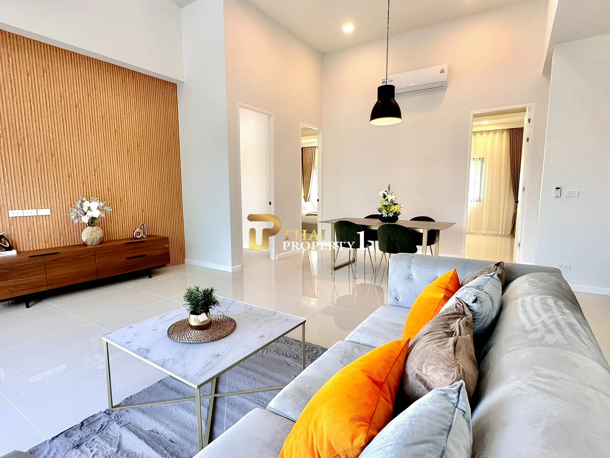 Moderne 4-roms villa med privat basseng i rolige Huai Yai, Pattaya