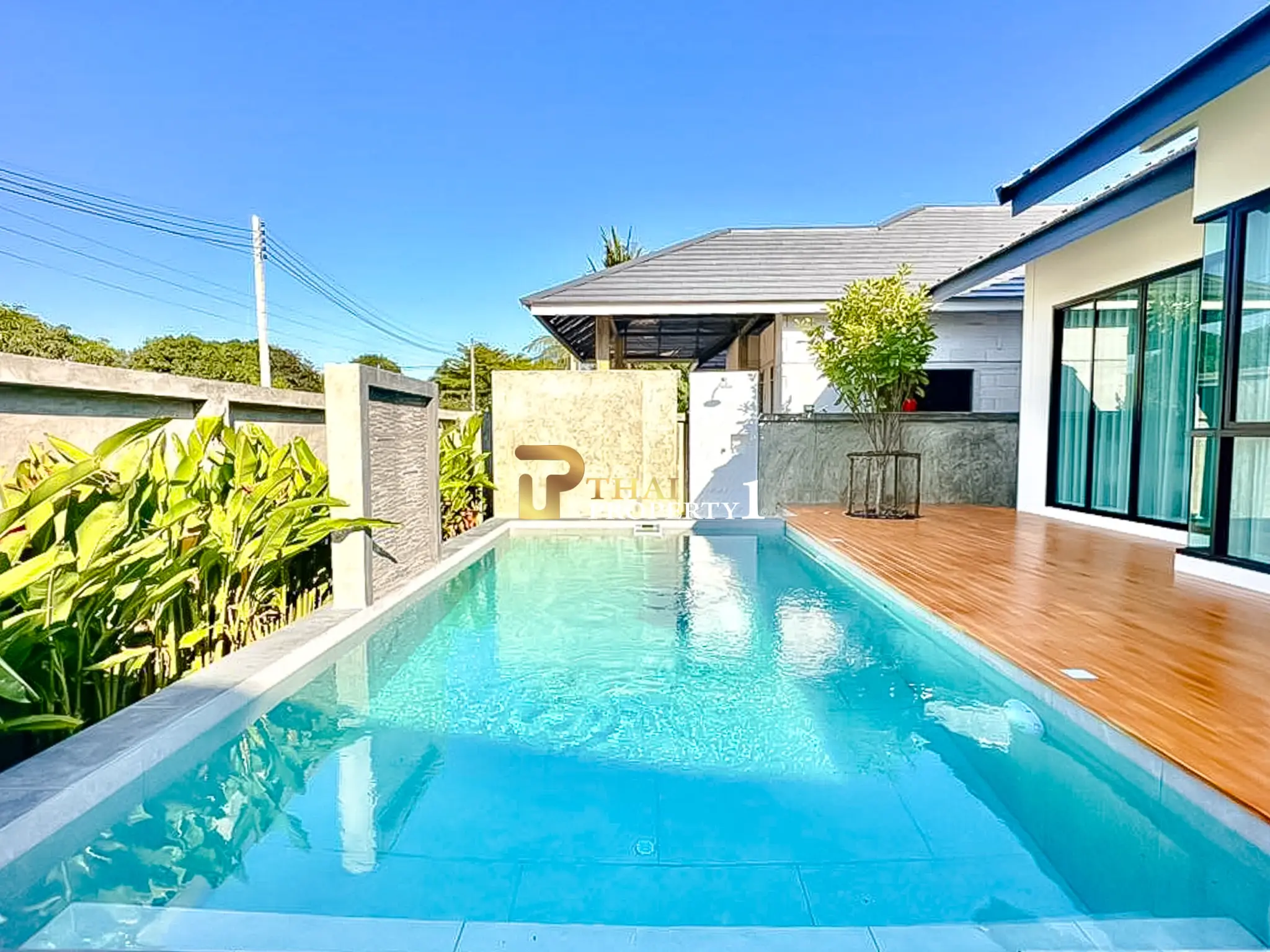 Moderne 4-roms villa med privat basseng i rolige Huai Yai, Pattaya