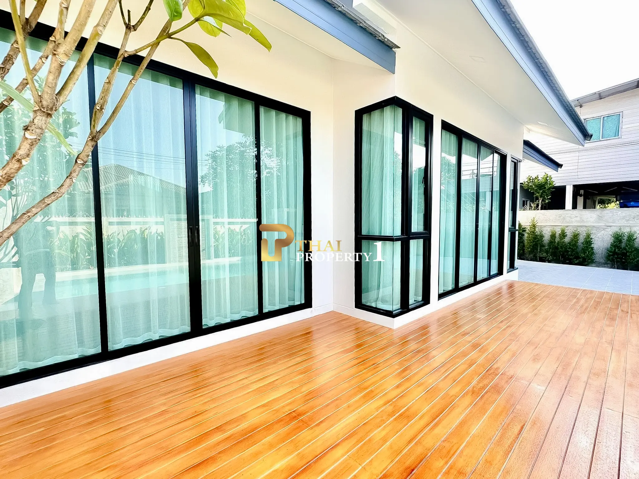 Moderne 4-roms villa med privat basseng i rolige Huai Yai, Pattaya