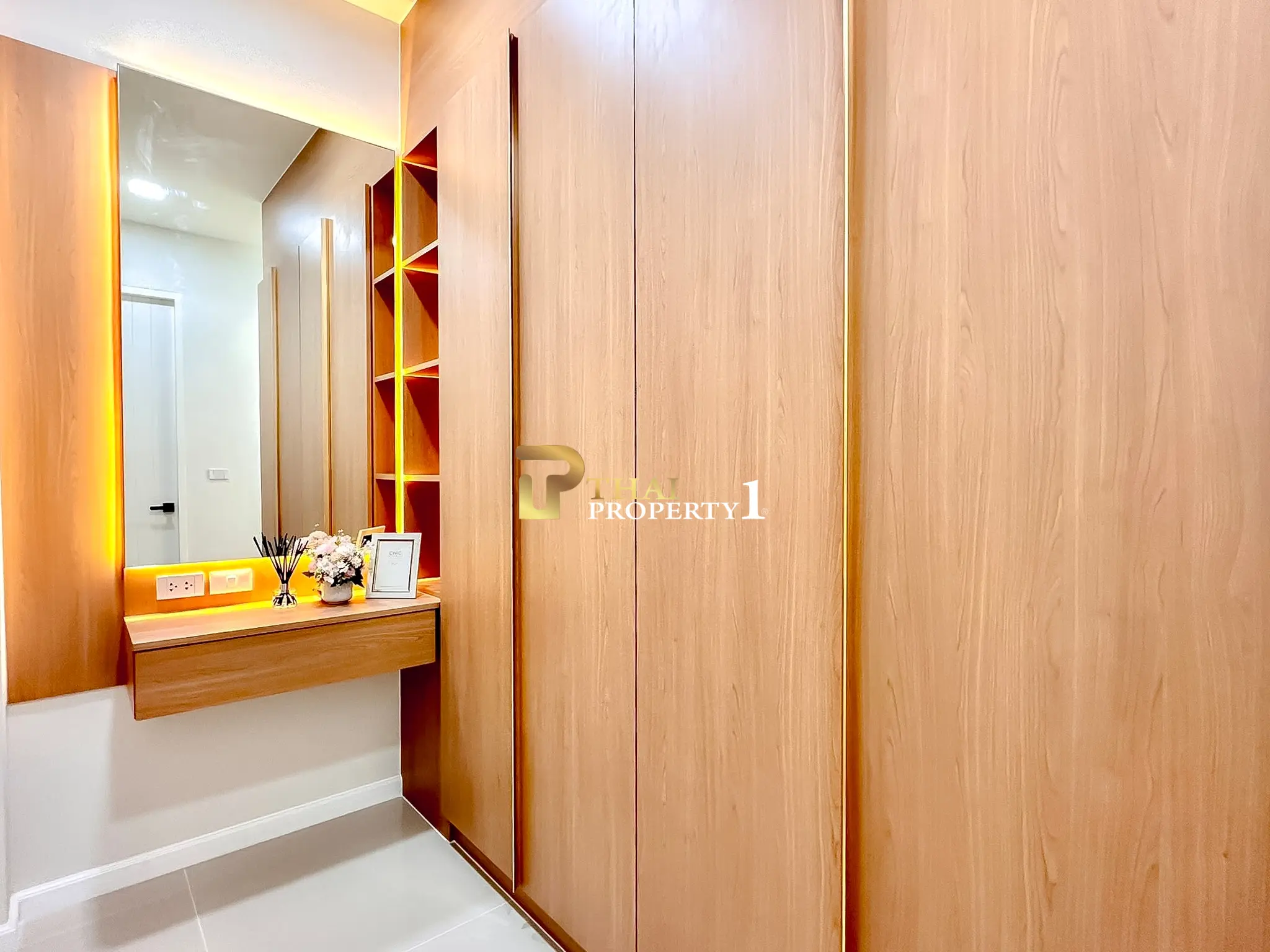 Moderne 4-roms villa med privat basseng i rolige Huai Yai, Pattaya